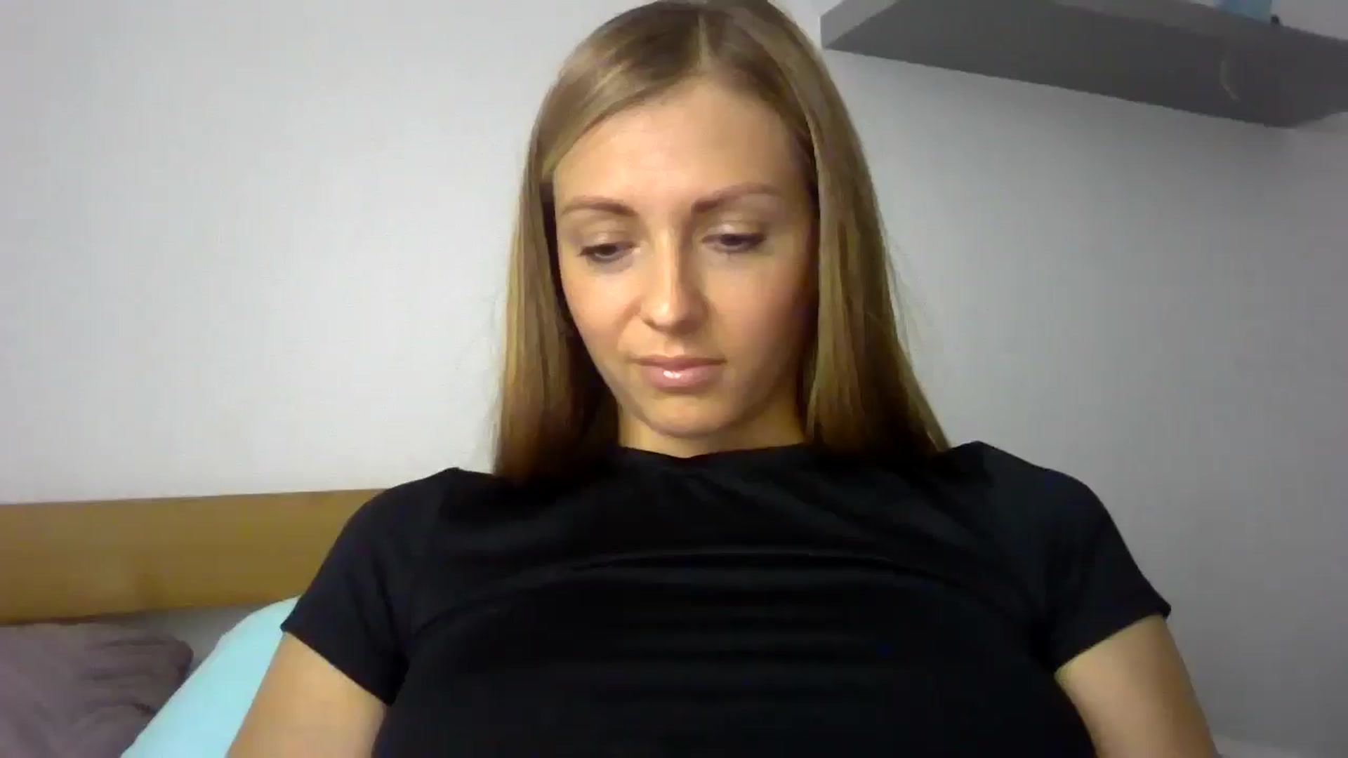 Gallery image thumbnail from Ur_kittycat's myfreecams stream on, 09/12/2024, 14:51 image 10 of 20