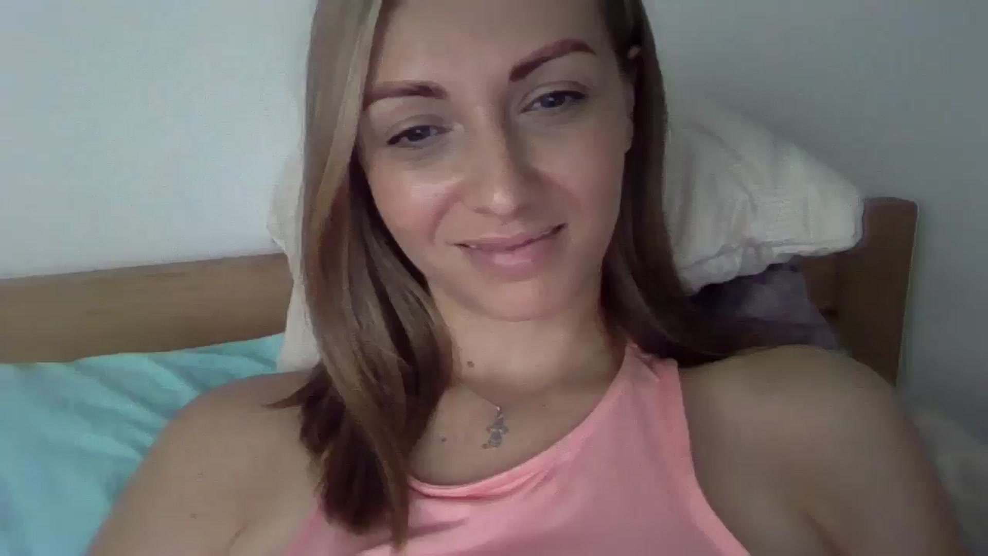 Gallery image thumbnail from Ur_kittycat's myfreecams stream on, 09/28/2024, 15:33 image 16 of 20