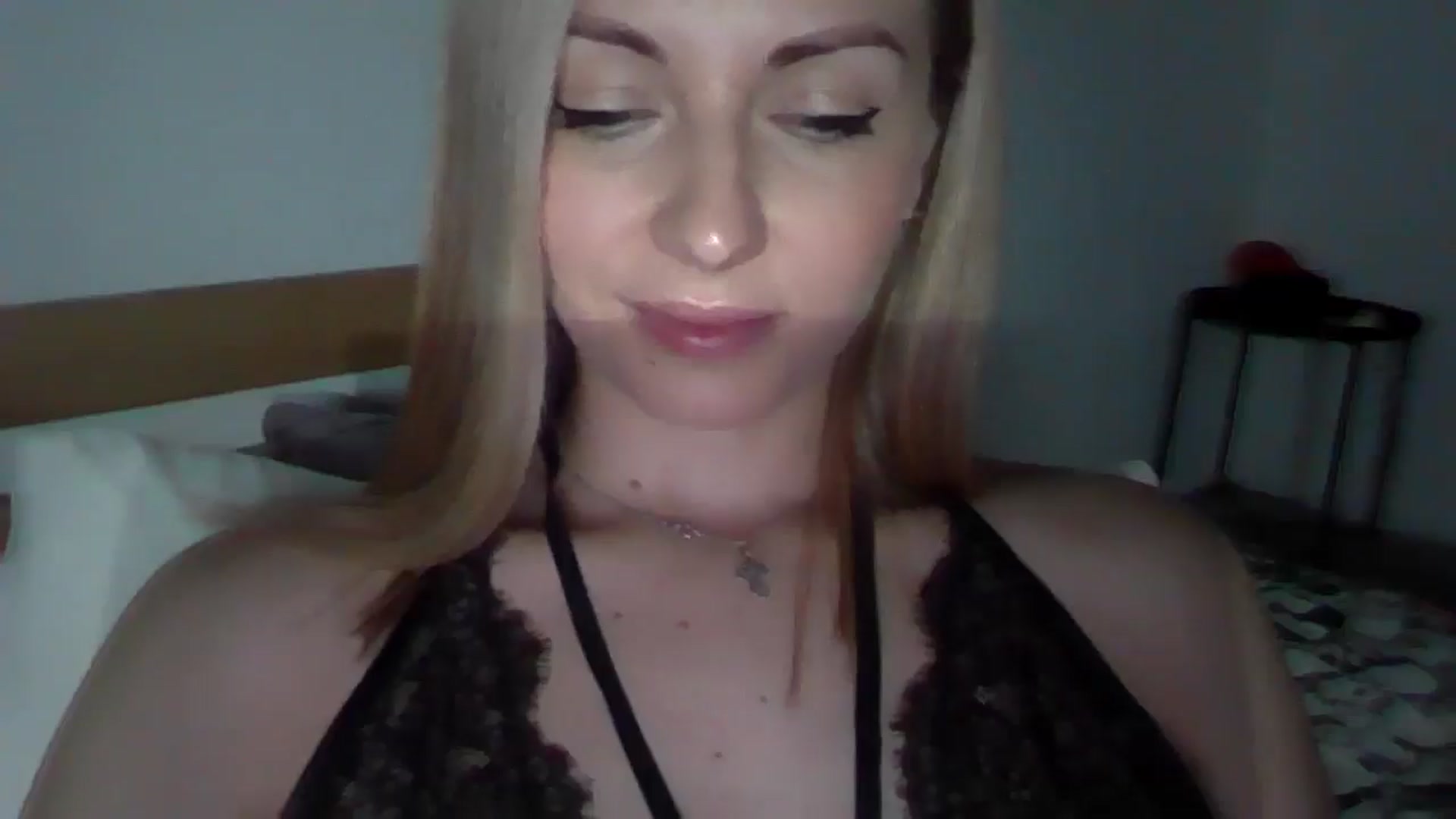 Gallery image thumbnail from Ur_kittycat's myfreecams stream on, 11/13/2024, 15:16 image 11 of 20