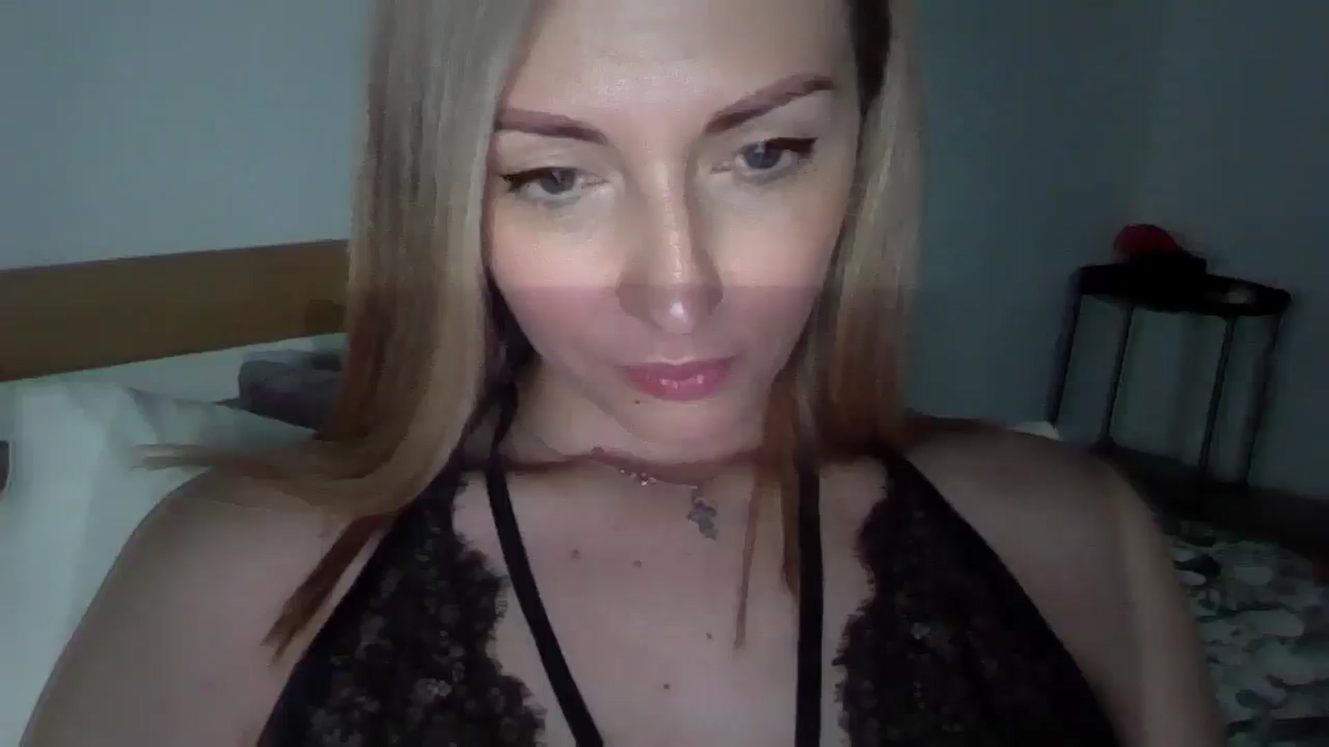 Gallery image thumbnail from Ur_kittycat's myfreecams stream on, 11/13/2024, 15:16 image 9 of 20