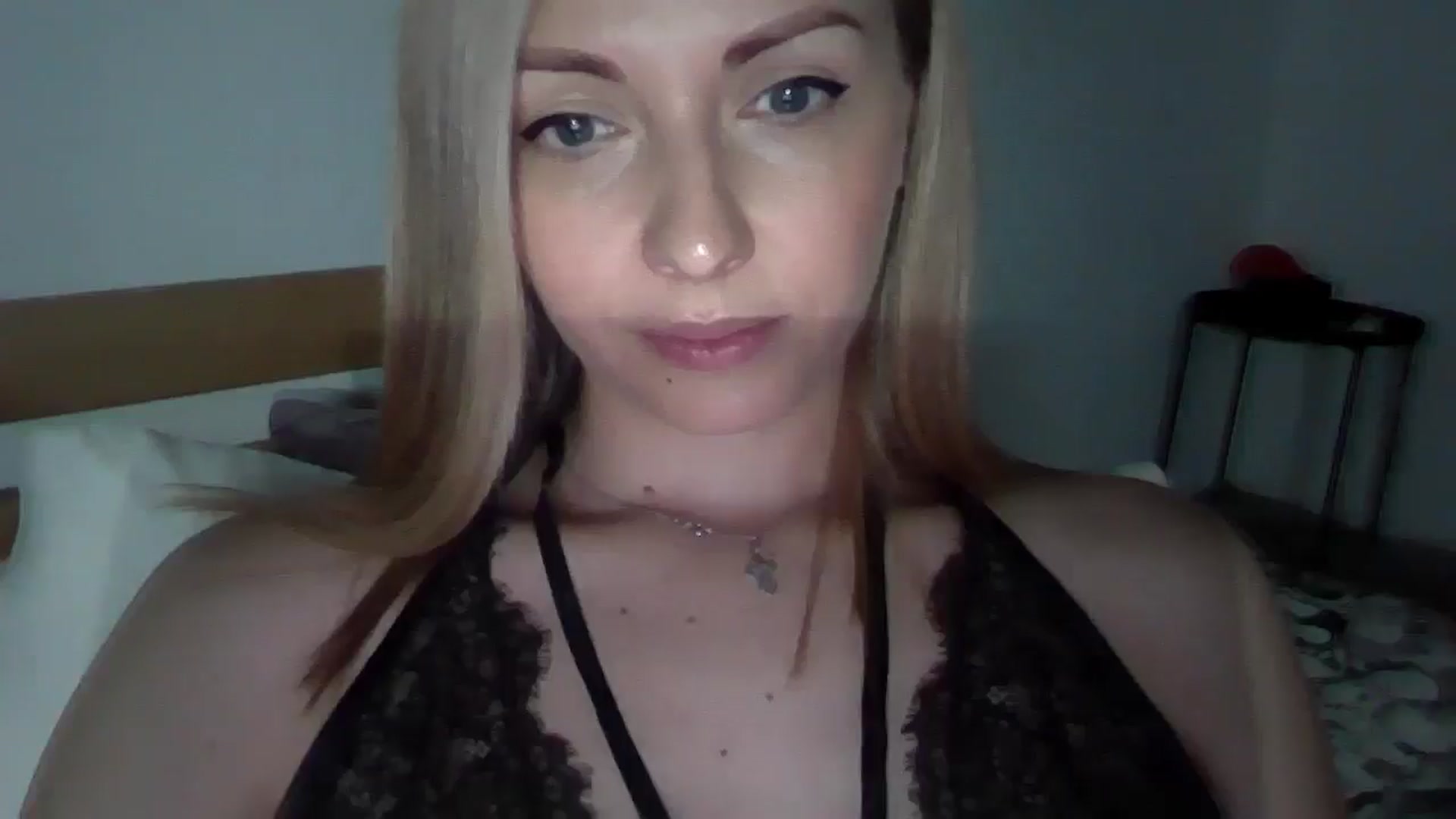 Gallery image thumbnail from Ur_kittycat's myfreecams stream on, 11/13/2024, 15:16 image 10 of 20