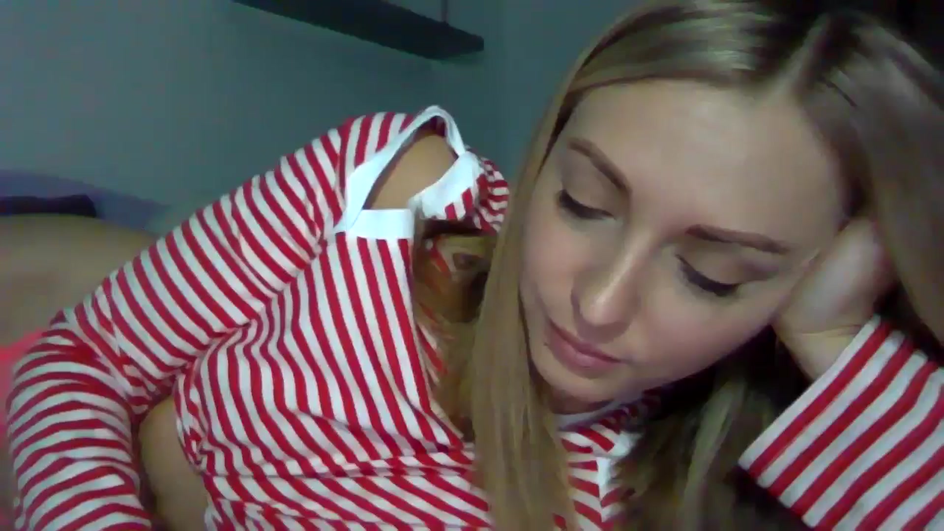 Gallery image thumbnail from Ur_kittycat's myfreecams stream on, 11/19/2024, 14:44 image 10 of 20