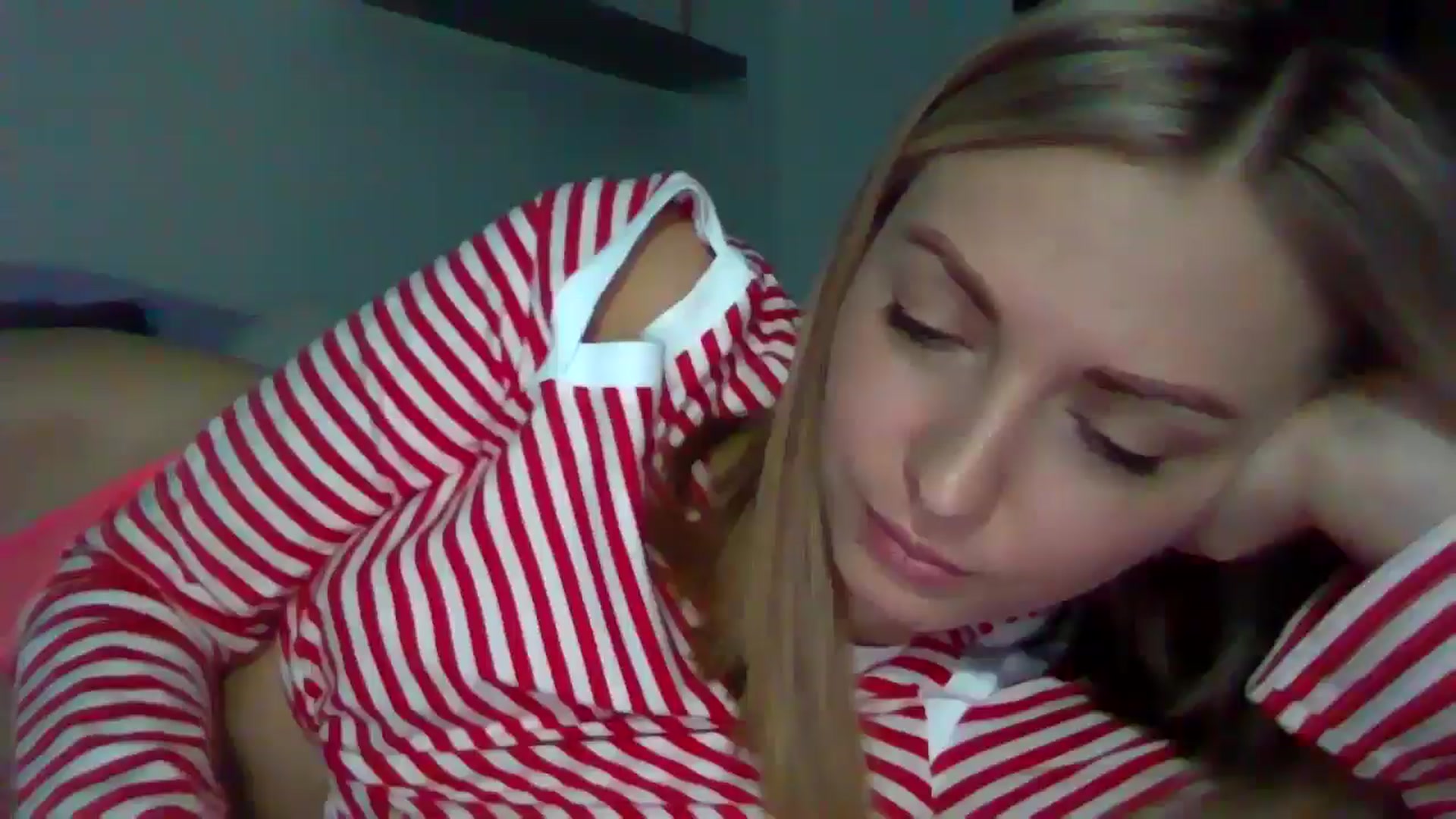 Gallery image thumbnail from Ur_kittycat's myfreecams stream on, 11/19/2024, 14:44 image 11 of 20