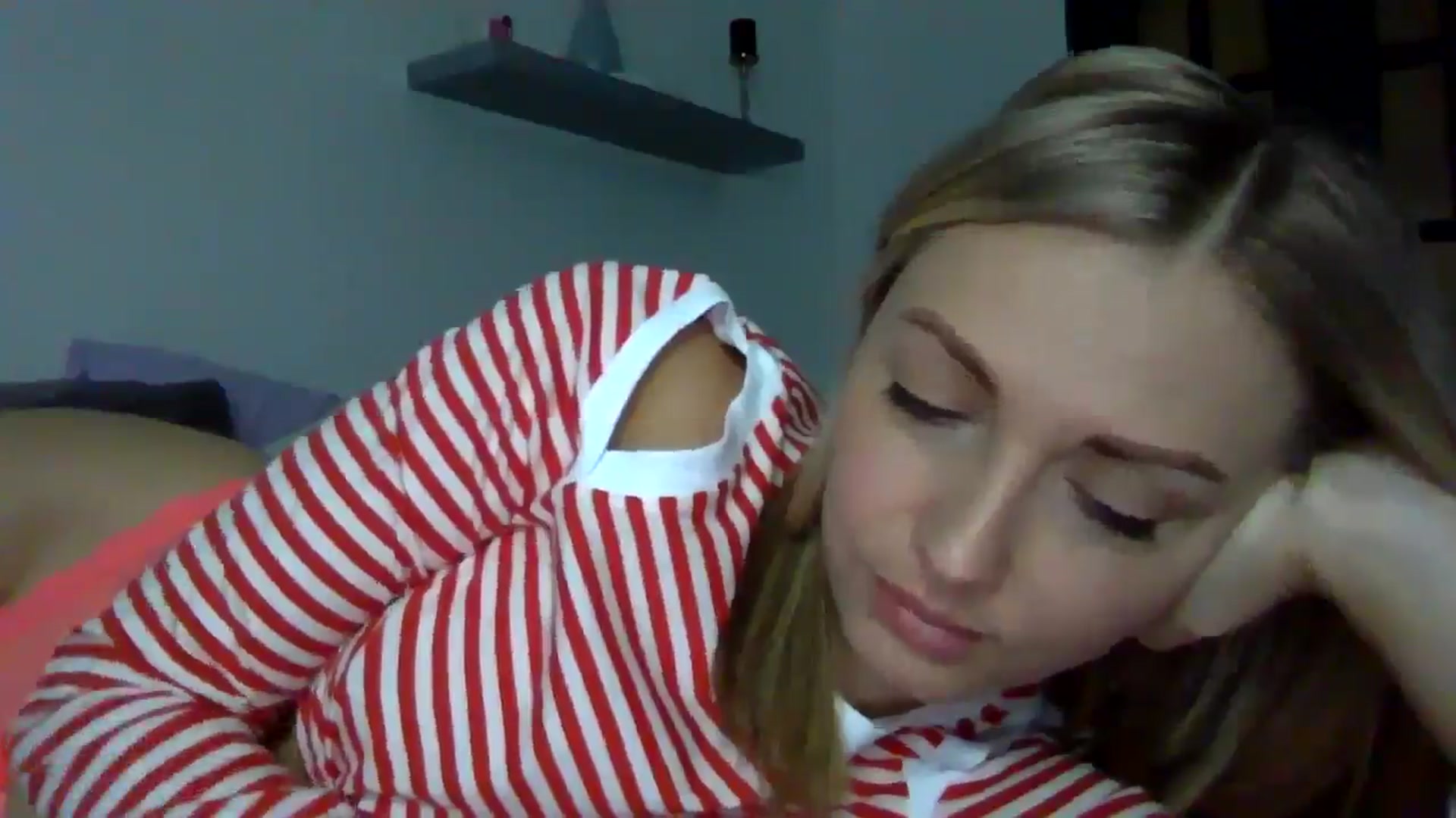 Gallery image thumbnail from Ur_kittycat's myfreecams stream on, 11/19/2024, 14:44 image 4 of 20