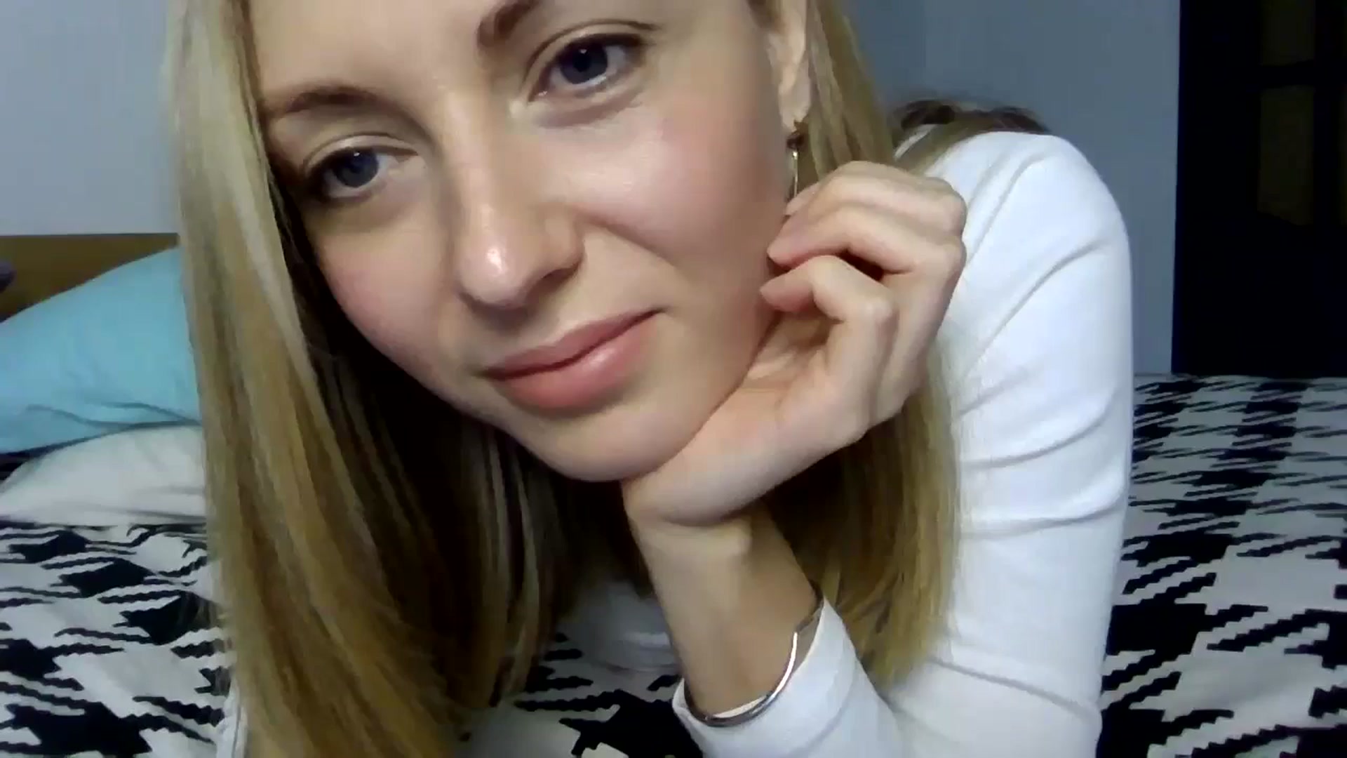 Gallery image thumbnail from Ur_kittycat's myfreecams stream on, 11/21/2024, 14:47 image 2 of 20