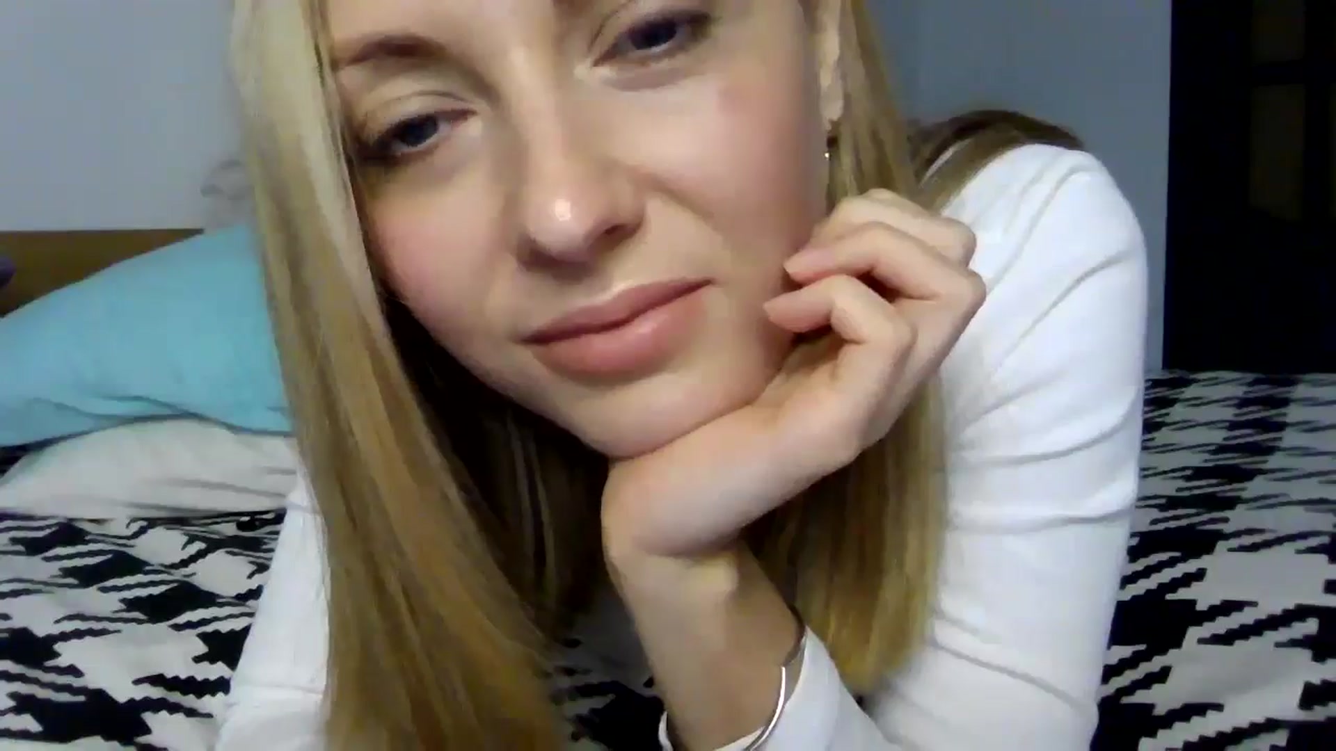 Gallery image thumbnail from Ur_kittycat's myfreecams stream on, 11/21/2024, 14:47 image 3 of 20