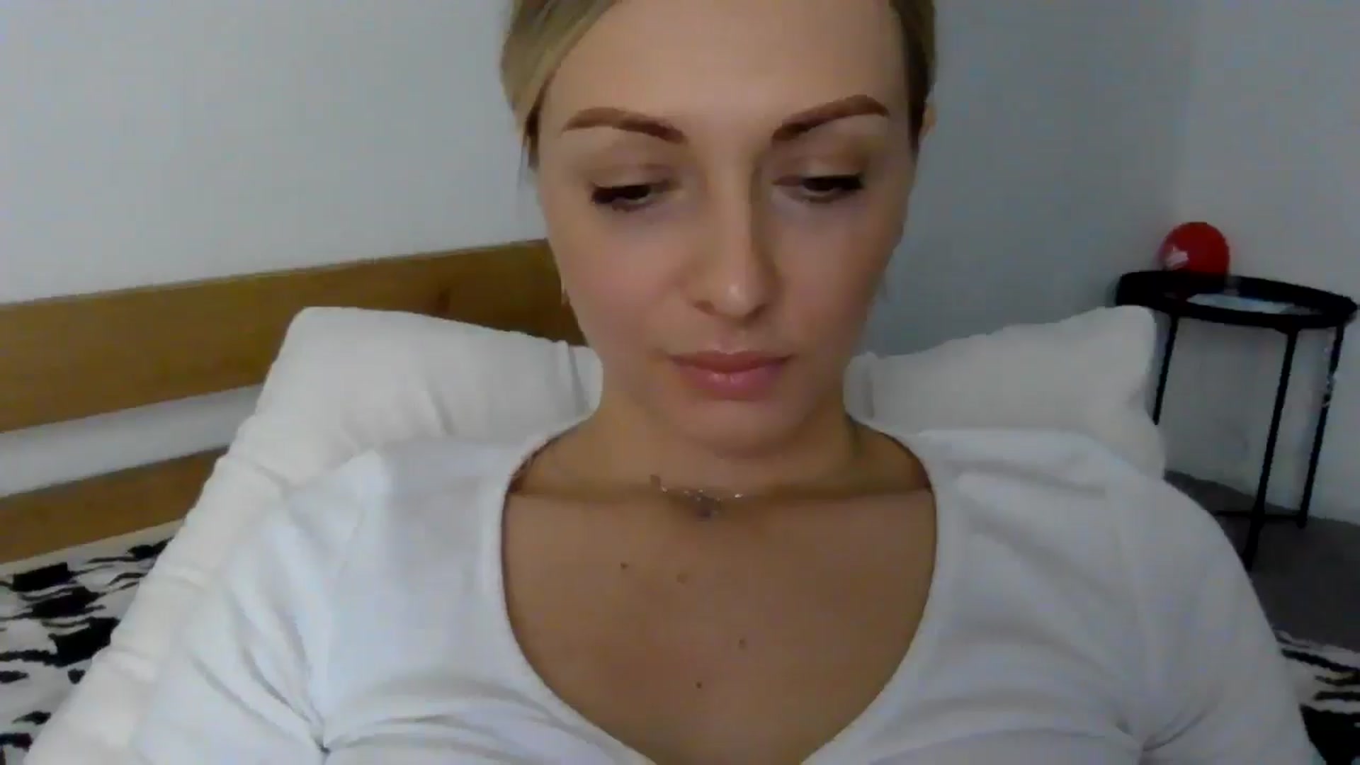 Gallery image thumbnail from Ur_kittycat's myfreecams stream on, 11/27/2024, 14:03 image 15 of 20
