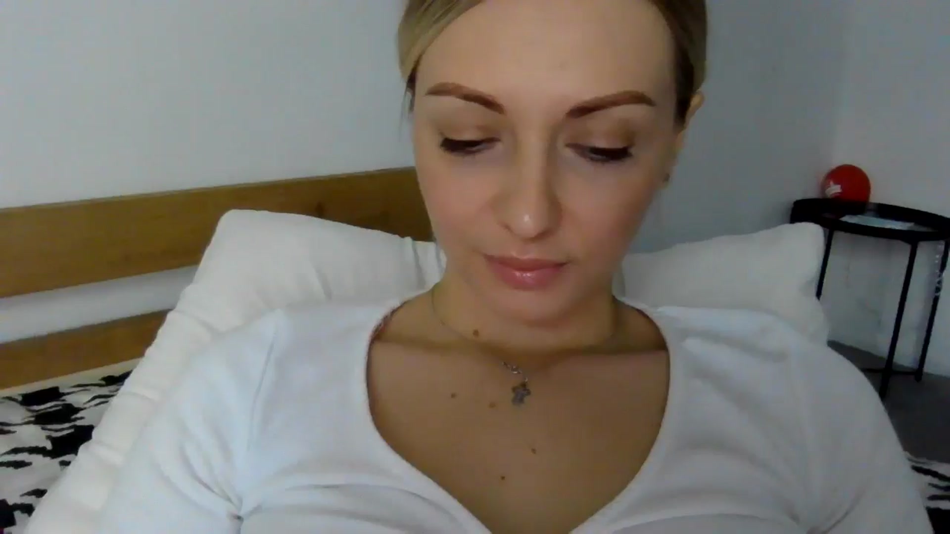 Gallery image thumbnail from Ur_kittycat's myfreecams stream on, 11/27/2024, 14:03 image 13 of 20