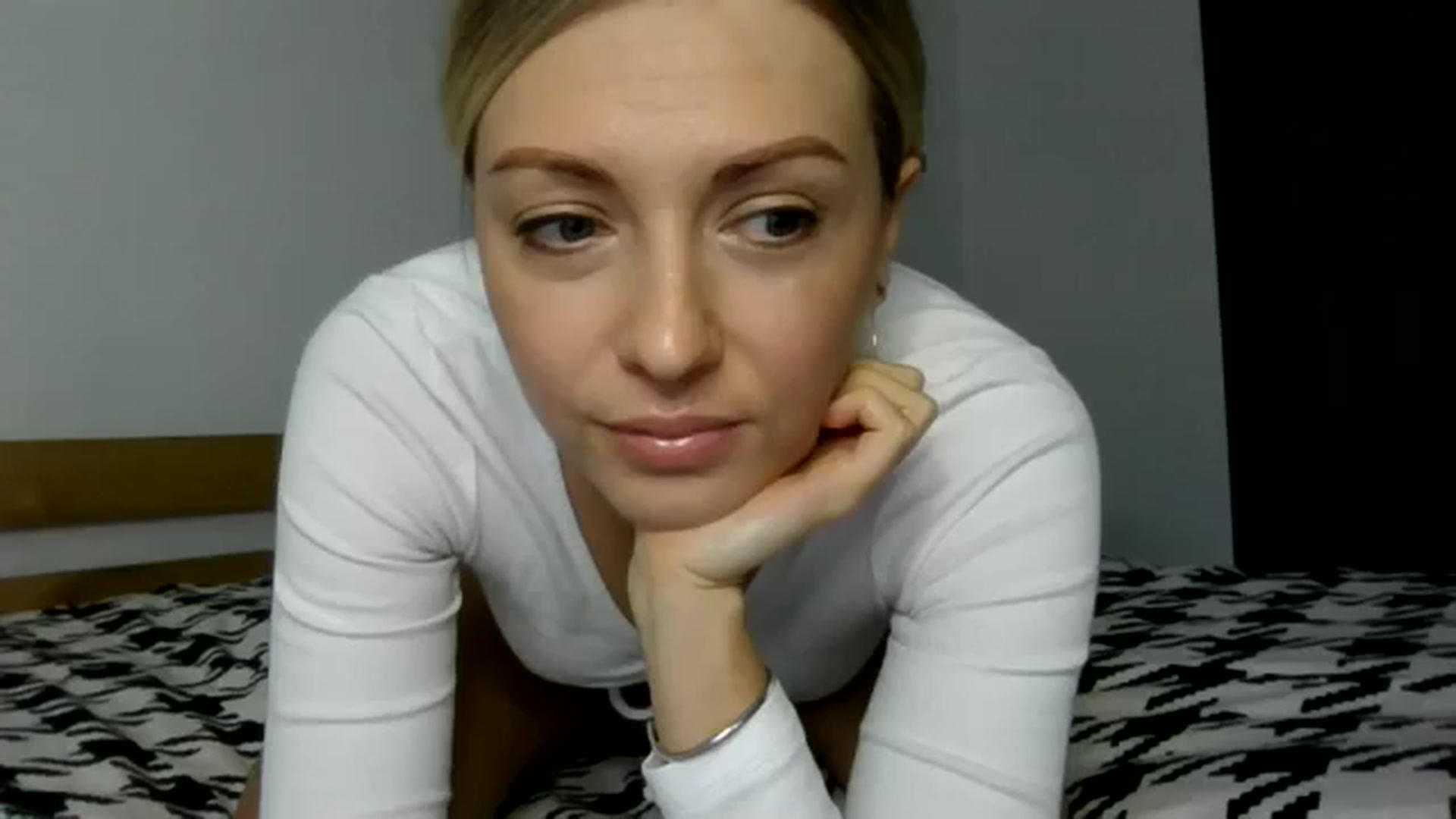 Gallery image thumbnail from Ur_kittycat's myfreecams stream on, 11/27/2024, 14:30 image 7 of 20