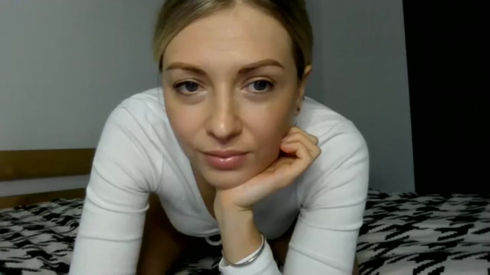 Gallery image thumbnail from Ur_kittycat's myfreecams stream on, 11/27/2024, 14:30 image 10 of 20