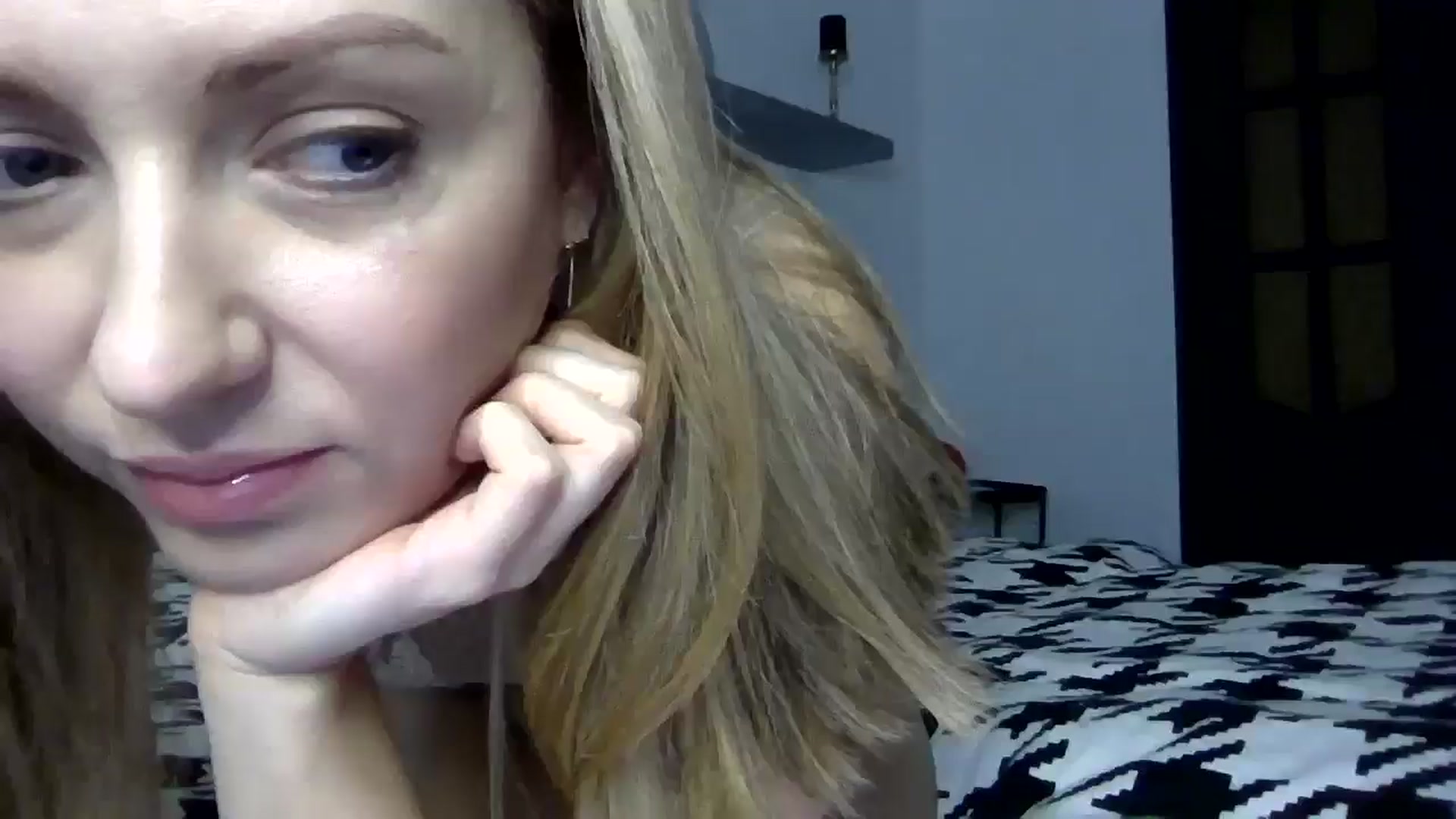 Gallery image thumbnail from Ur_kittycat's myfreecams stream on, 11/29/2024, 14:18 image 6 of 20