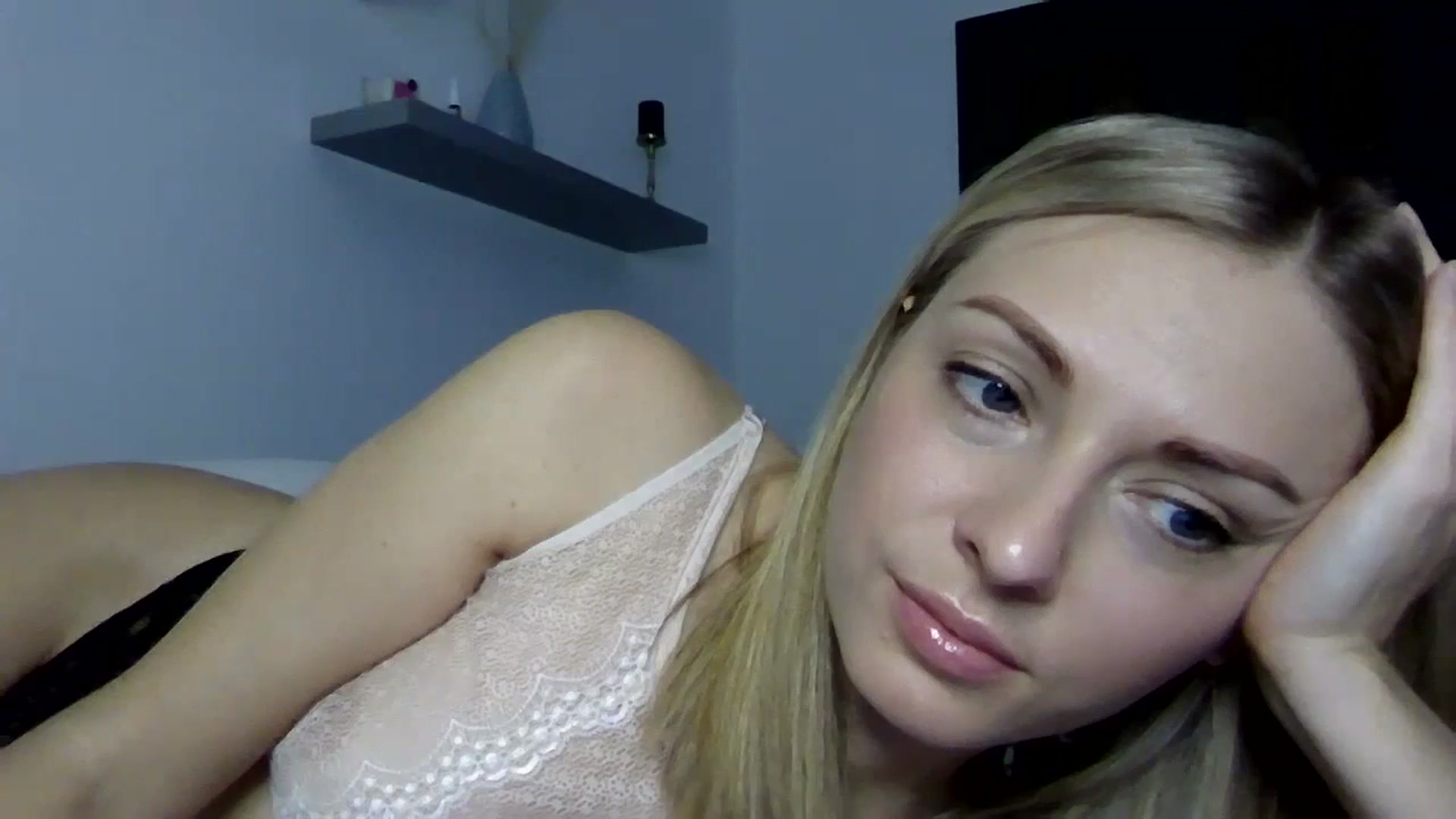 Gallery image thumbnail from Ur_kittycat's myfreecams stream on, 11/30/2024, 13:19 image 17 of 20