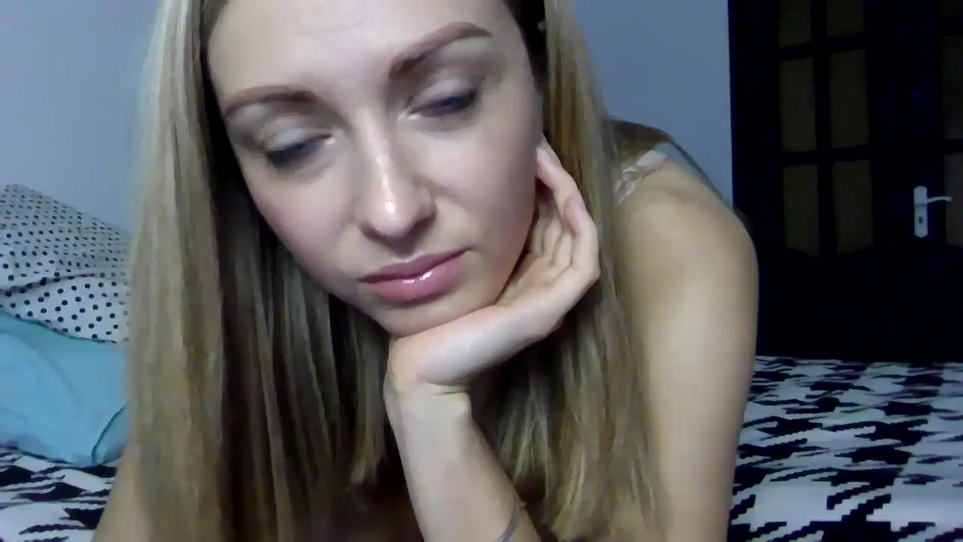 Gallery image thumbnail from Ur_kittycat's myfreecams stream on, 11/30/2024, 13:19 image 7 of 20