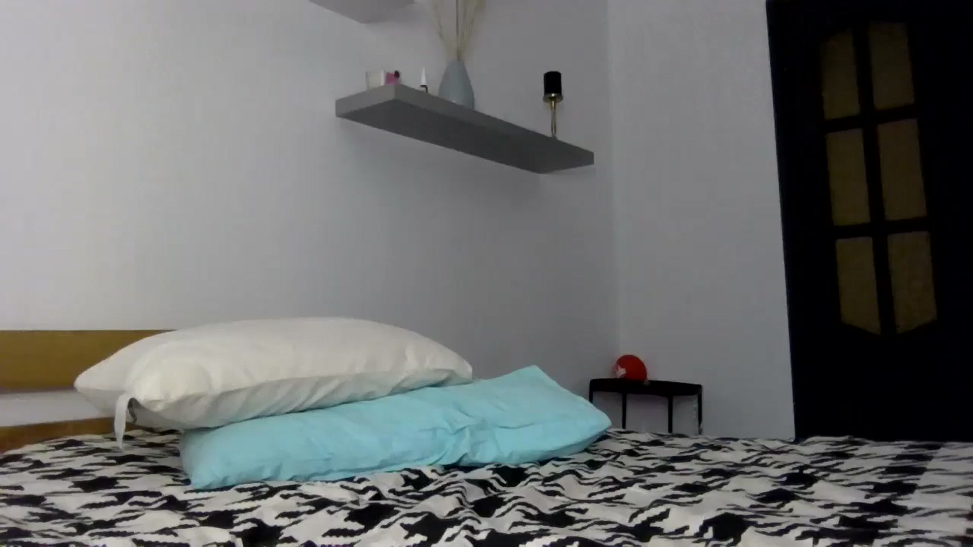 Gallery image thumbnail from Ur_kittycat's myfreecams stream on, 11/30/2024, 13:19 image 16 of 20