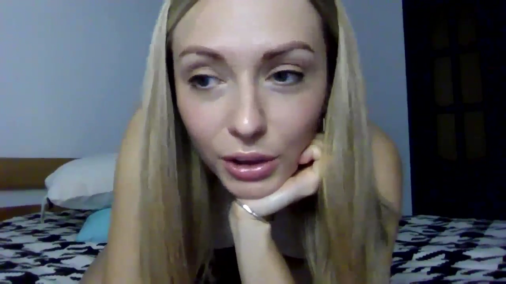 Gallery image thumbnail from Ur_kittycat's myfreecams stream on, 11/30/2024, 13:19 image 15 of 20