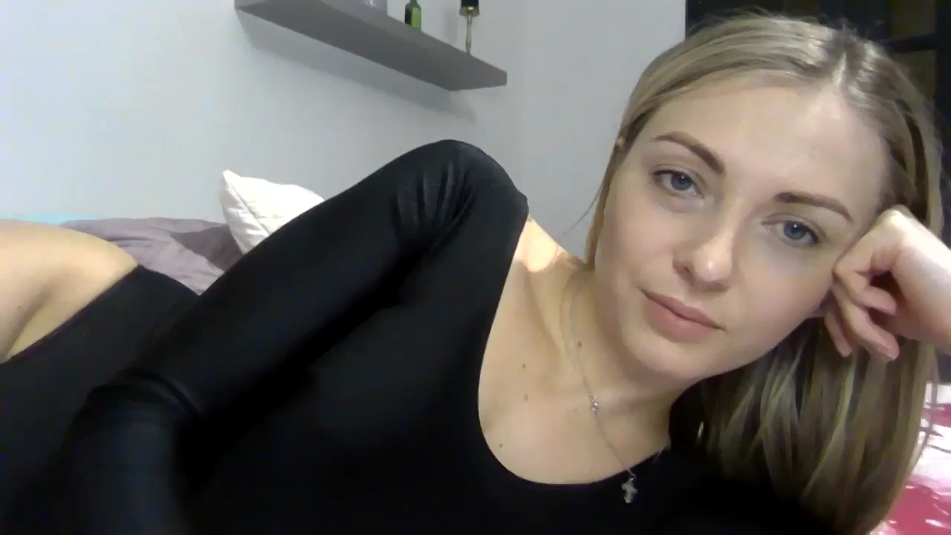 Gallery image thumbnail from Ur_kittycat's myfreecams stream on, 12/15/2024, 15:08 image 1 of 20