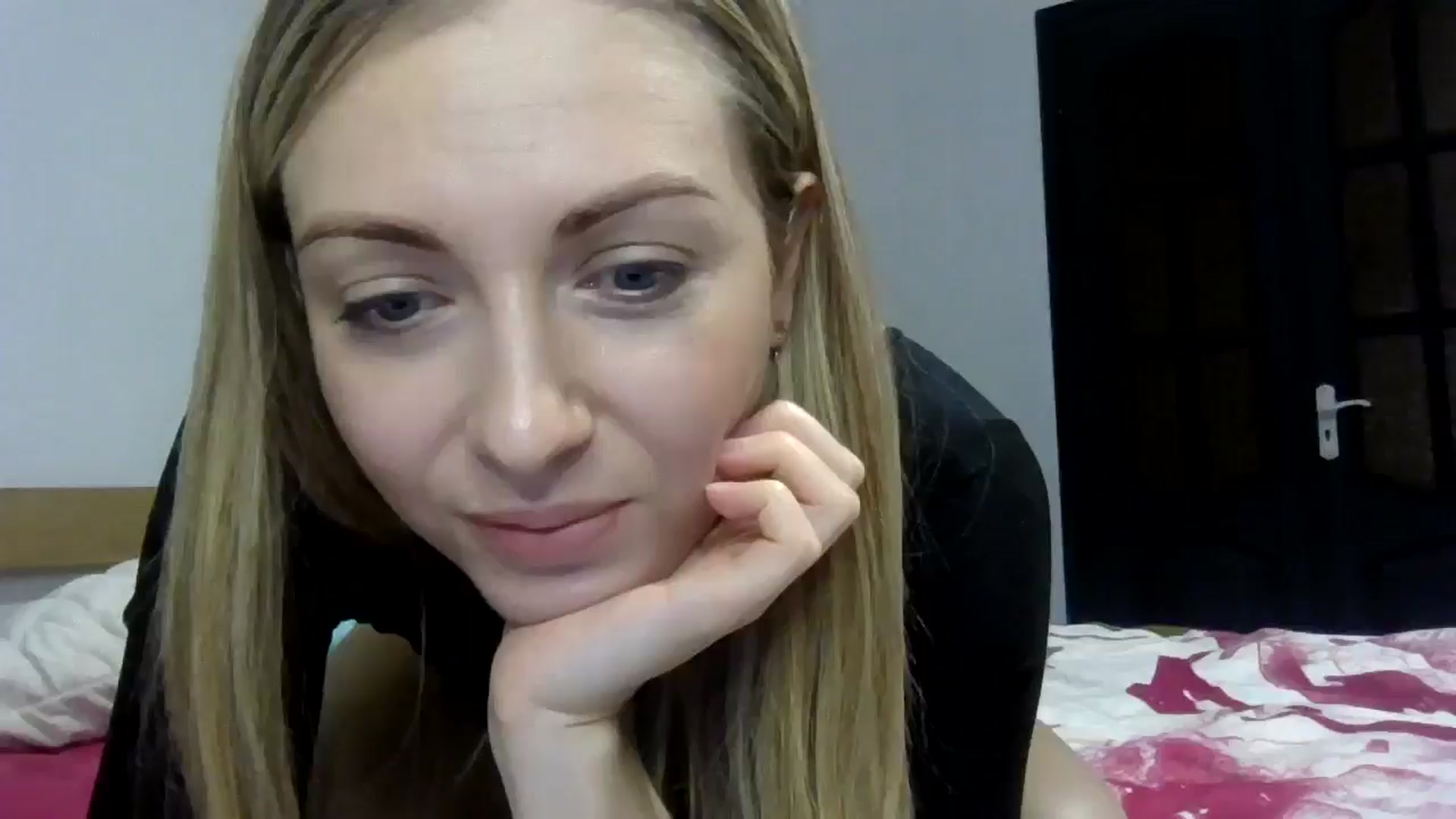 Gallery image thumbnail from Ur_kittycat's myfreecams stream on, 12/15/2024, 16:13 image 9 of 20