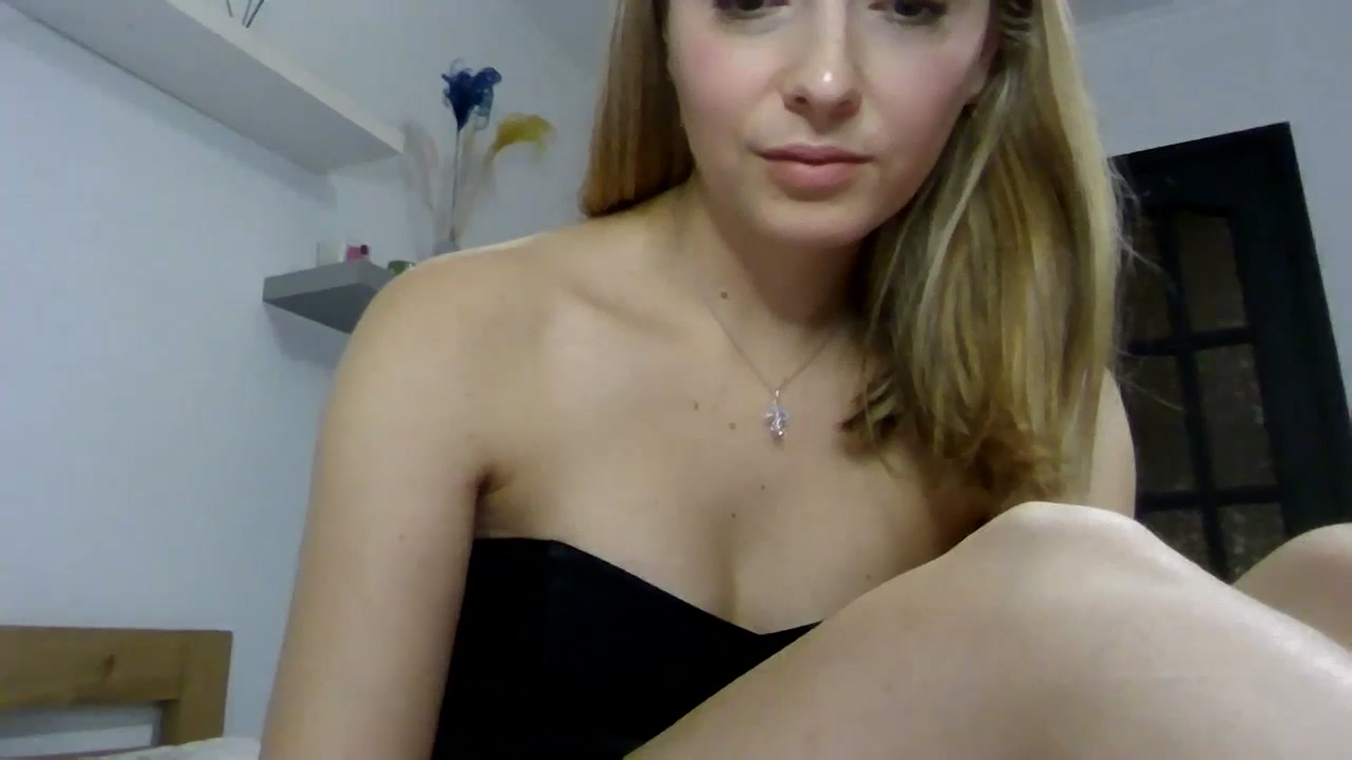 Gallery image thumbnail from Ur_kittycat's myfreecams stream on, 12/26/2024, 14:56 image 17 of 20