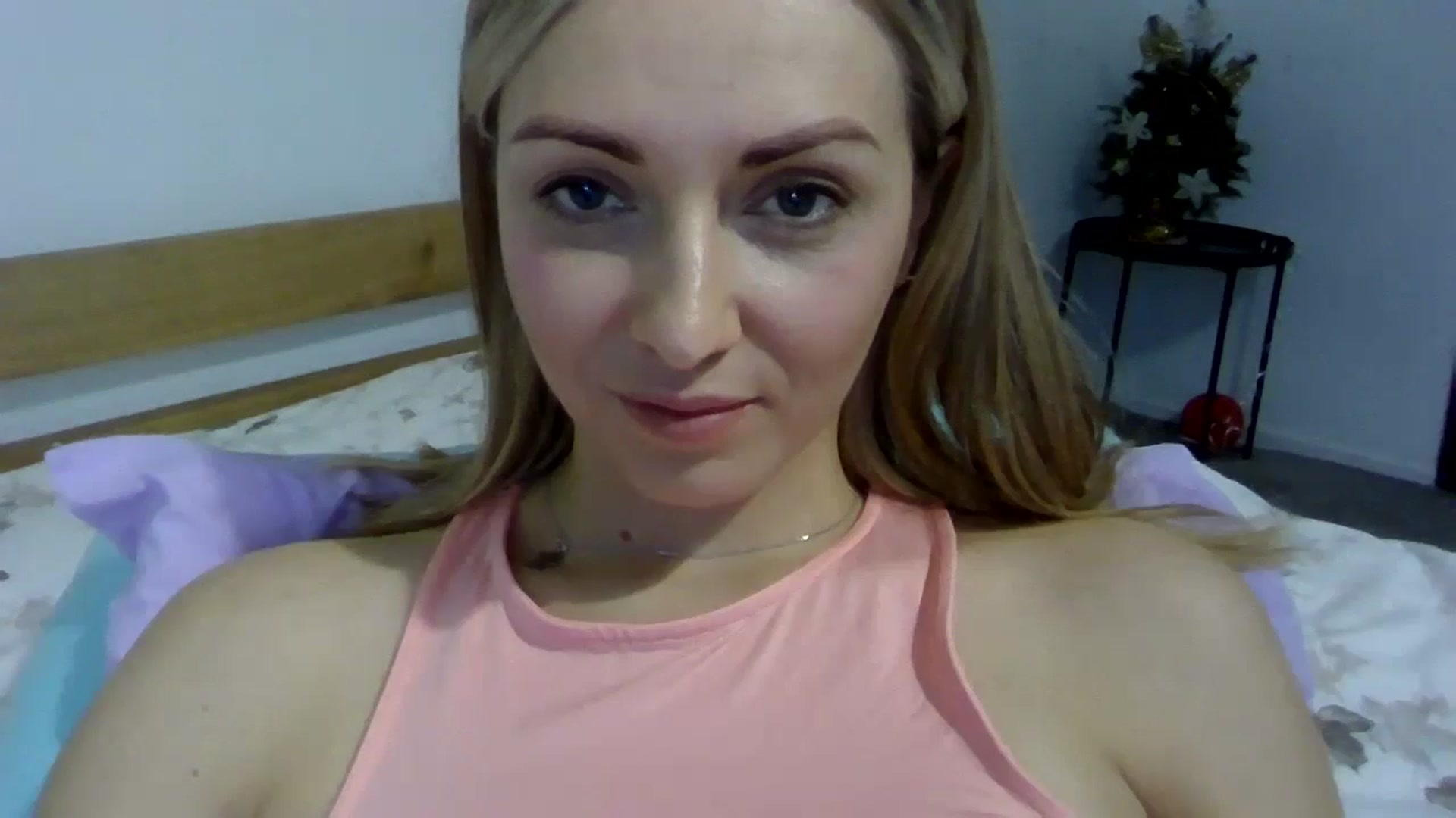 Gallery image thumbnail from Ur_kittycat's myfreecams stream on, 12/26/2024, 14:56 image 8 of 20