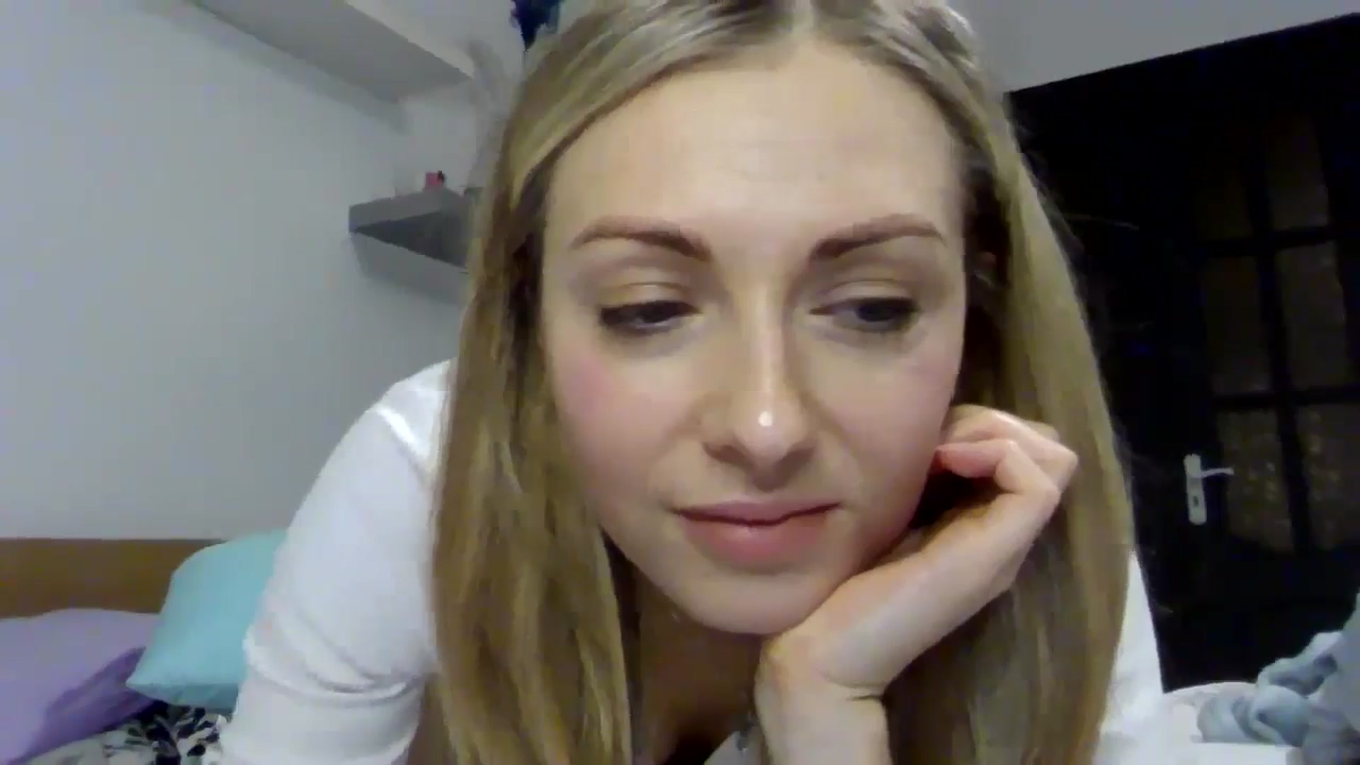 Gallery image thumbnail from Ur_kittycat's myfreecams stream on, 12/26/2024, 15:41 image 13 of 20