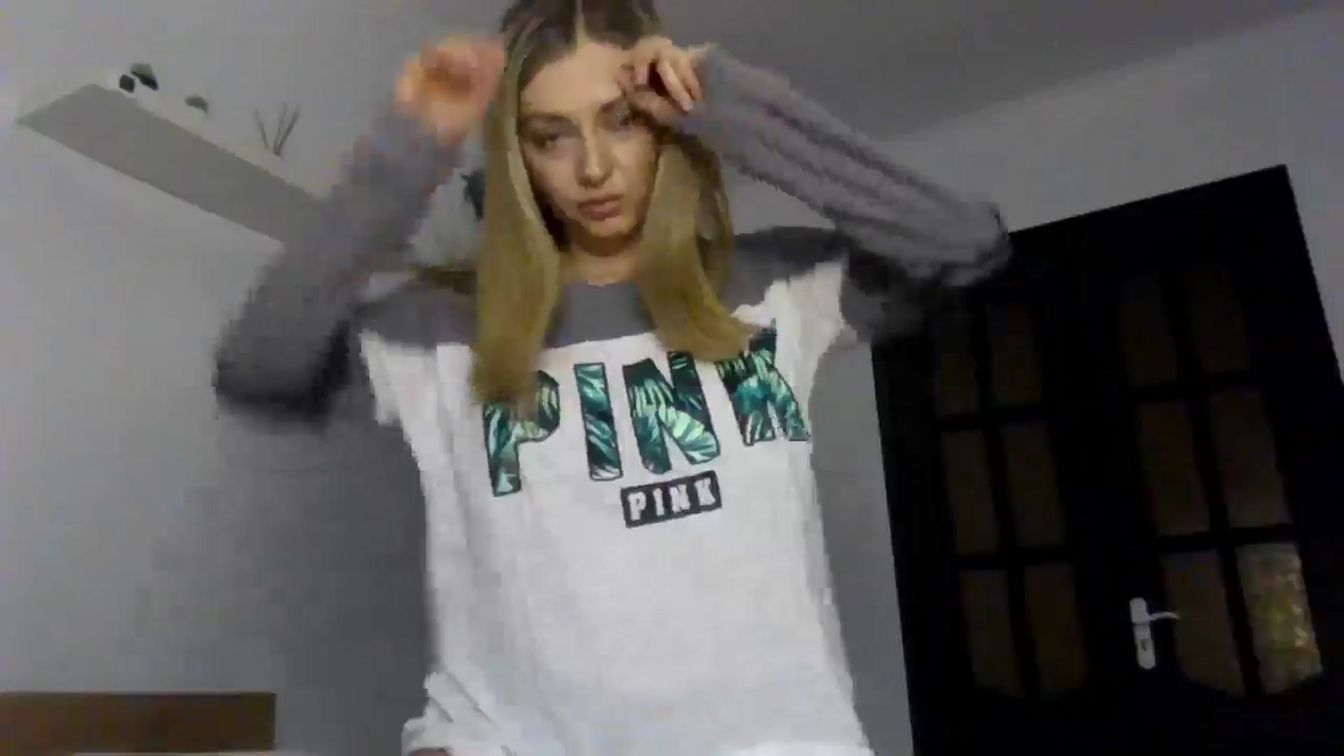Gallery image thumbnail from Ur_kittycat's myfreecams stream on, 01/23/2025, 15:20 image 17 of 20