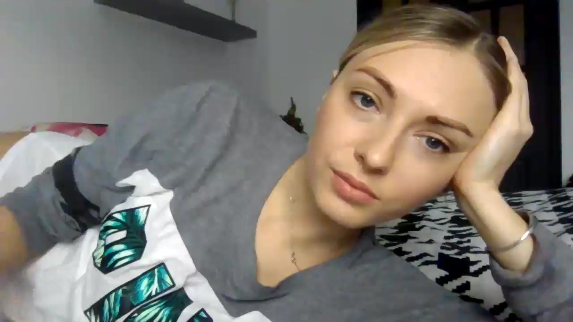 Gallery image thumbnail from Ur_kittycat's myfreecams stream on, 01/23/2025, 15:20 image 9 of 20