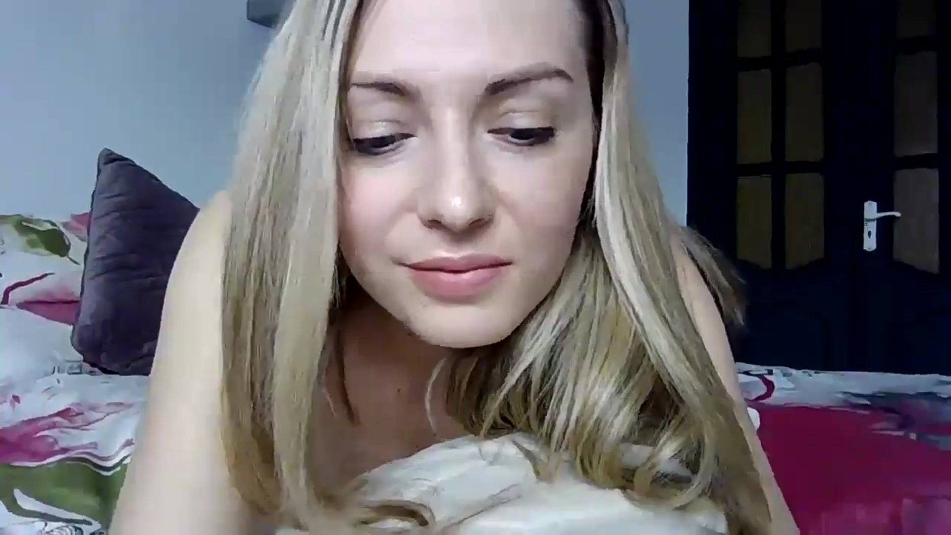 Gallery image thumbnail from Ur_kittycat's myfreecams stream on, 02/26/2025, 14:40 image 4 of 20