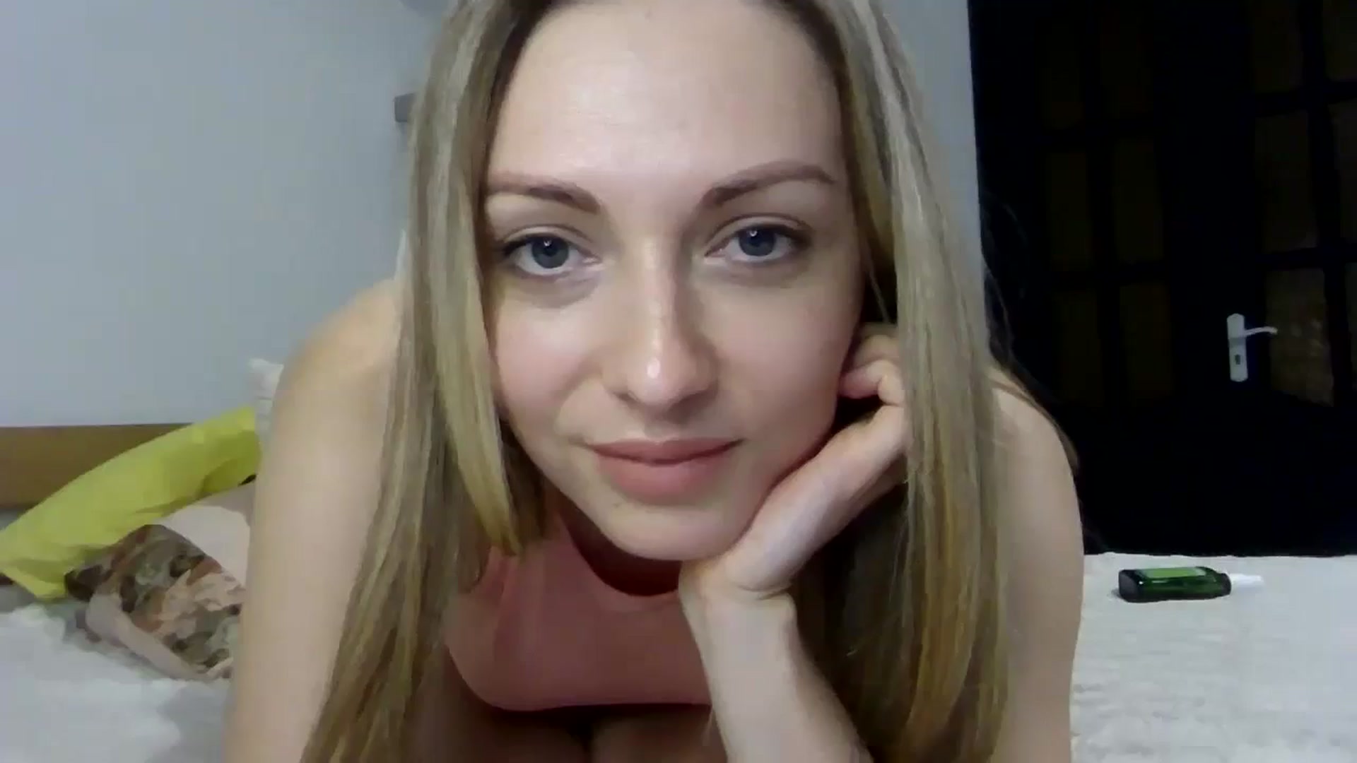 Gallery image thumbnail from Ur_kittycat's myfreecams stream on, 03/28/2025, 16:32 image 19 of 20