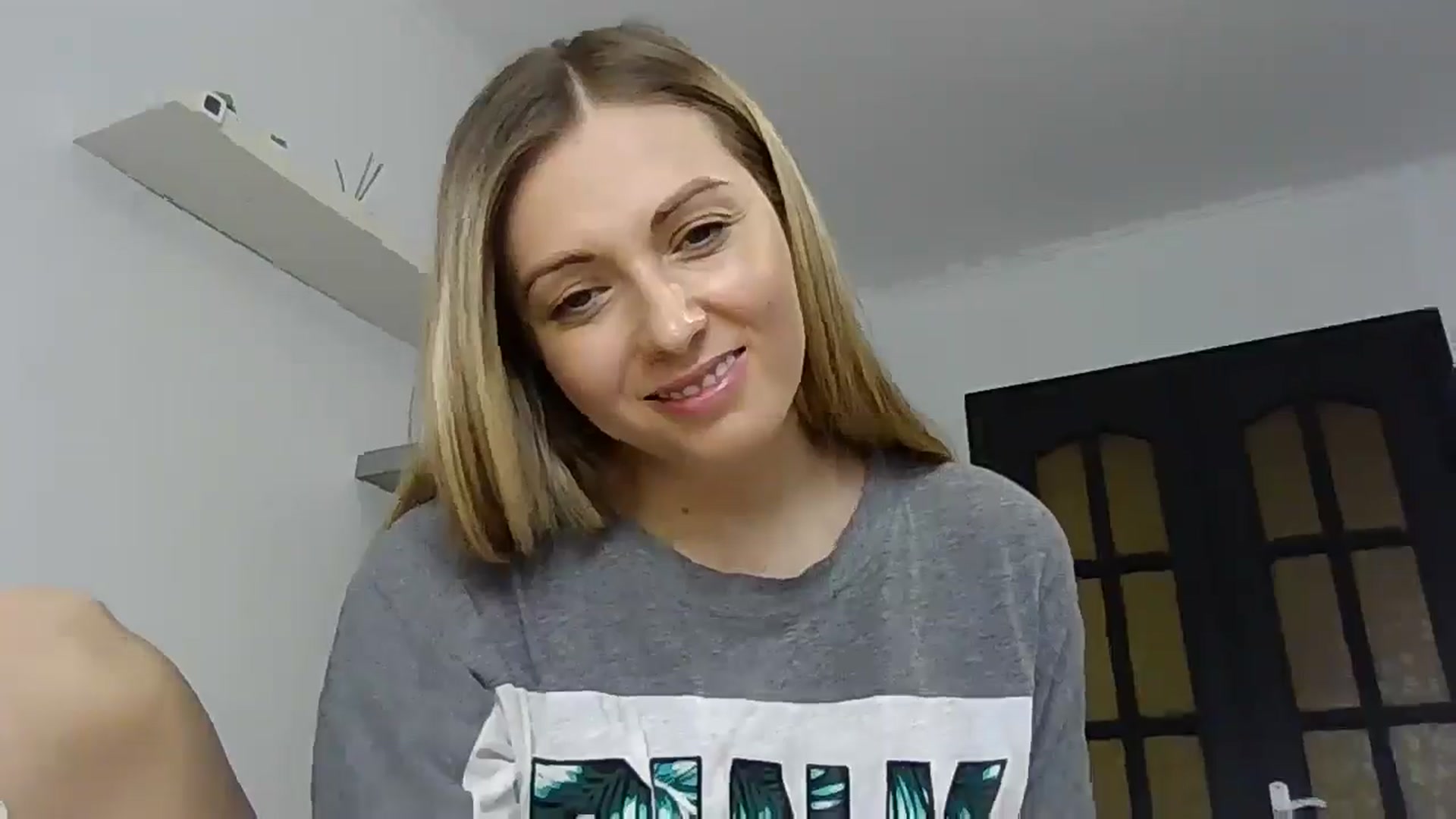 Gallery image thumbnail from Ur_kittycat's myfreecams stream on, 04/12/2025, 15:07 image 9 of 20