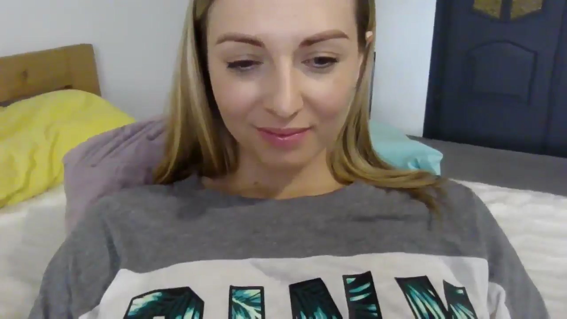 Gallery image thumbnail from Ur_kittycat's myfreecams stream on, 04/12/2025, 15:07 image 15 of 20