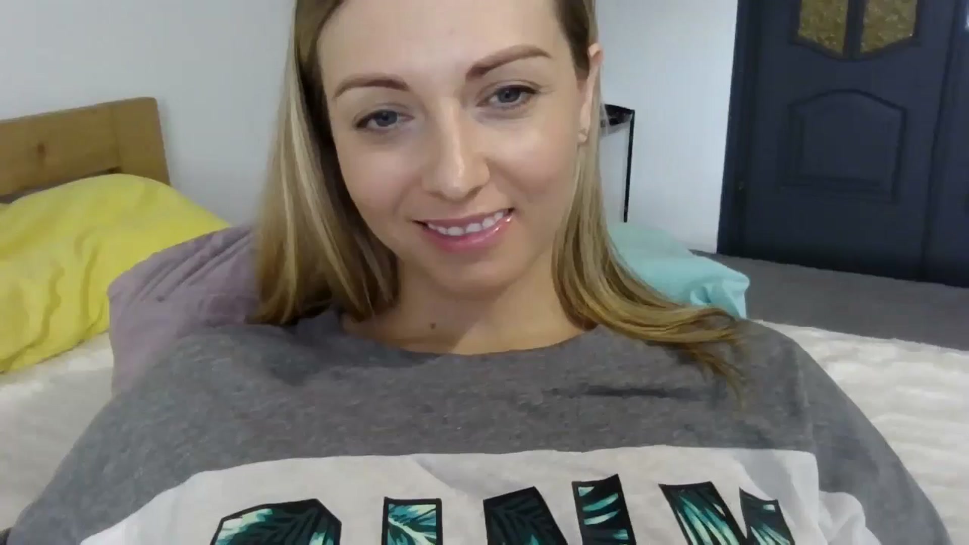 Gallery image thumbnail from Ur_kittycat's myfreecams stream on, 04/12/2025, 15:07 image 14 of 20