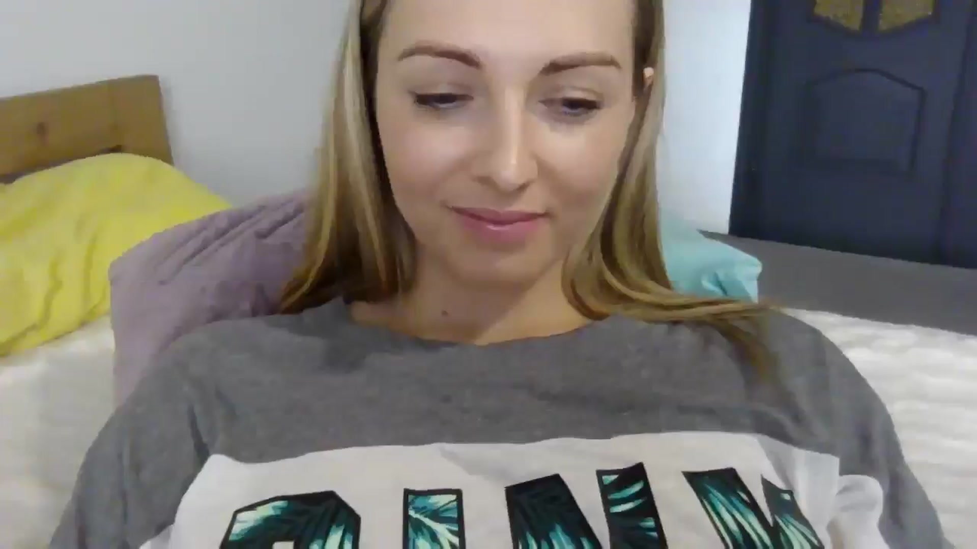 Gallery image thumbnail from Ur_kittycat's myfreecams stream on, 04/12/2025, 15:07 image 16 of 20