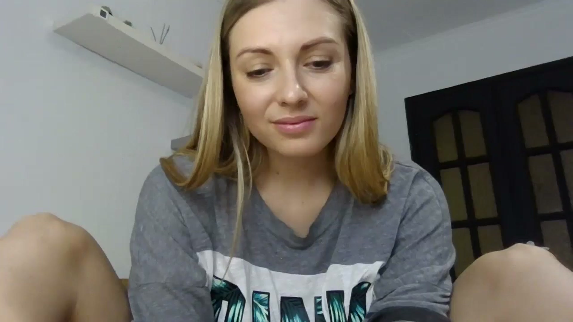 Gallery image thumbnail from Ur_kittycat's myfreecams stream on, 04/12/2025, 15:59 image 19 of 20