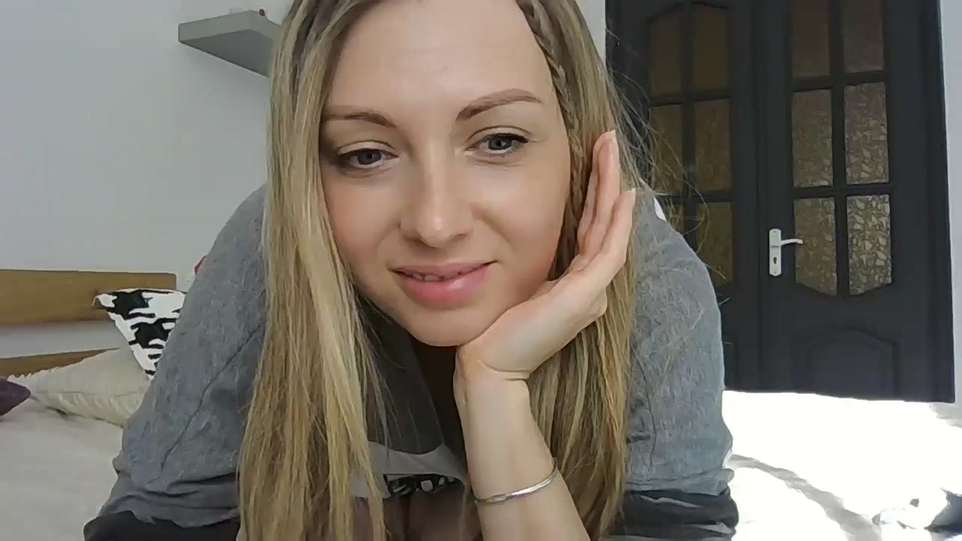 Gallery image thumbnail from Ur_kittycat's myfreecams stream on, 04/26/2025, 14:53 image 19 of 20