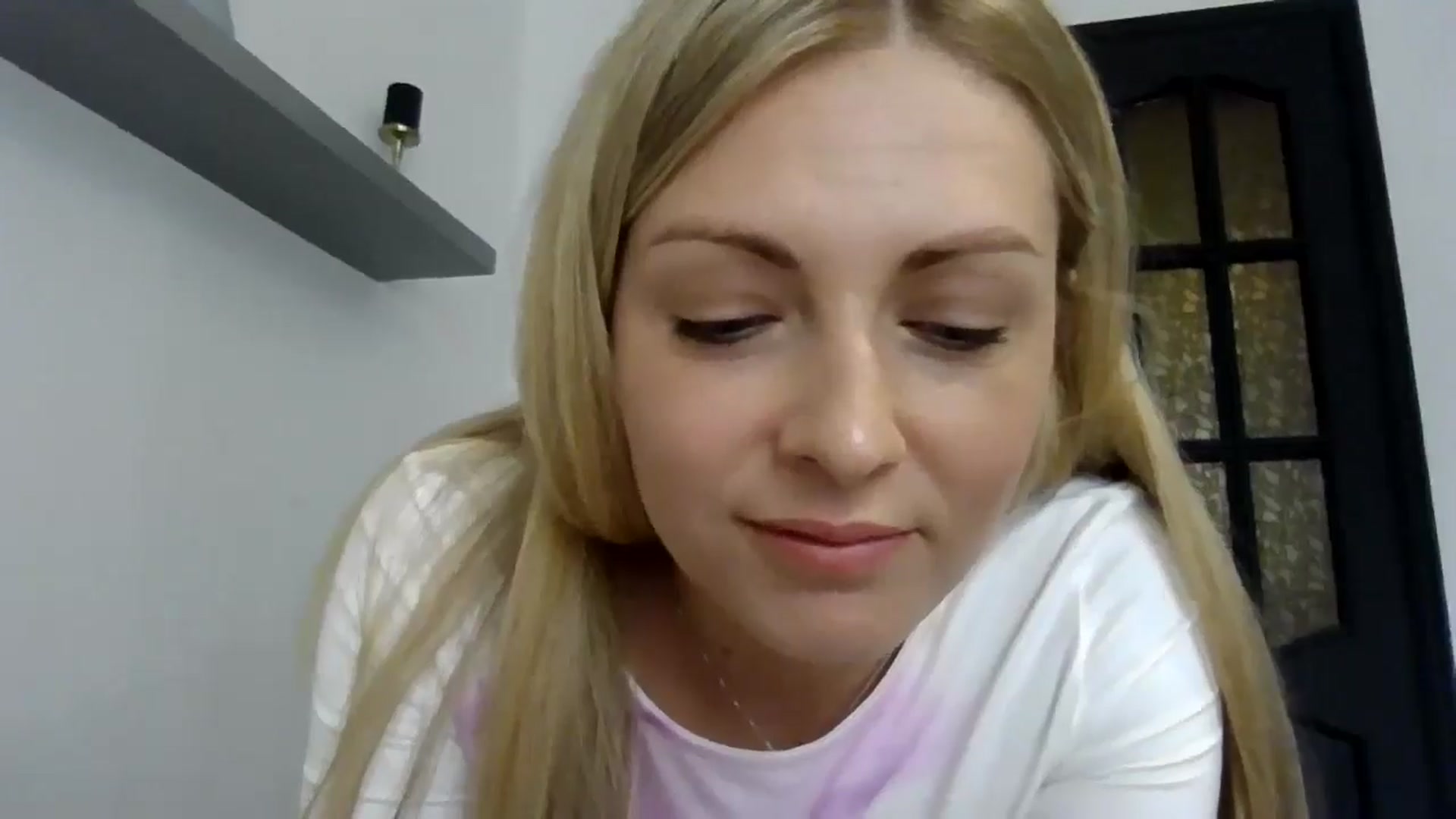 Gallery image thumbnail from Ur_kittycat's myfreecams stream on, 06/27/2025, 16:04 image 10 of 20