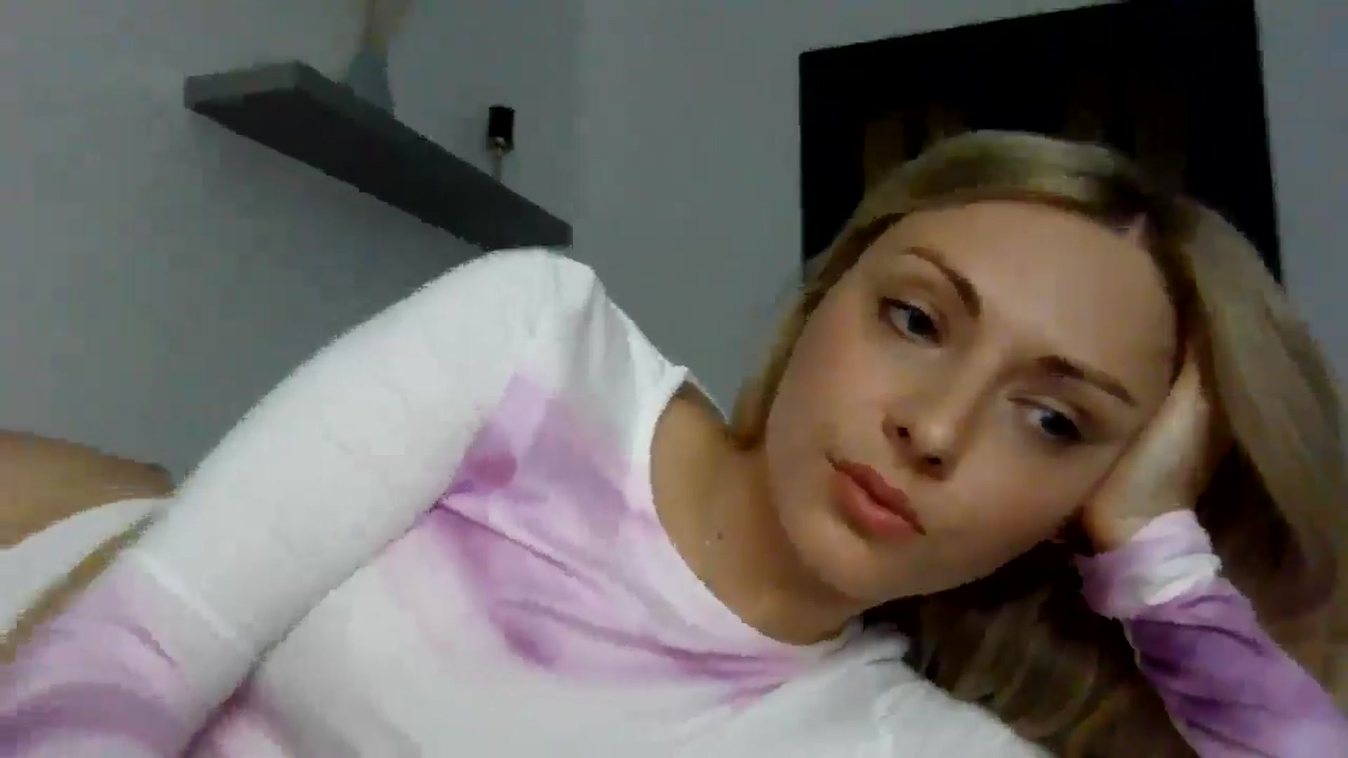 Gallery image thumbnail from Ur_kittycat's myfreecams stream on, 06/27/2025, 16:04 image 3 of 20