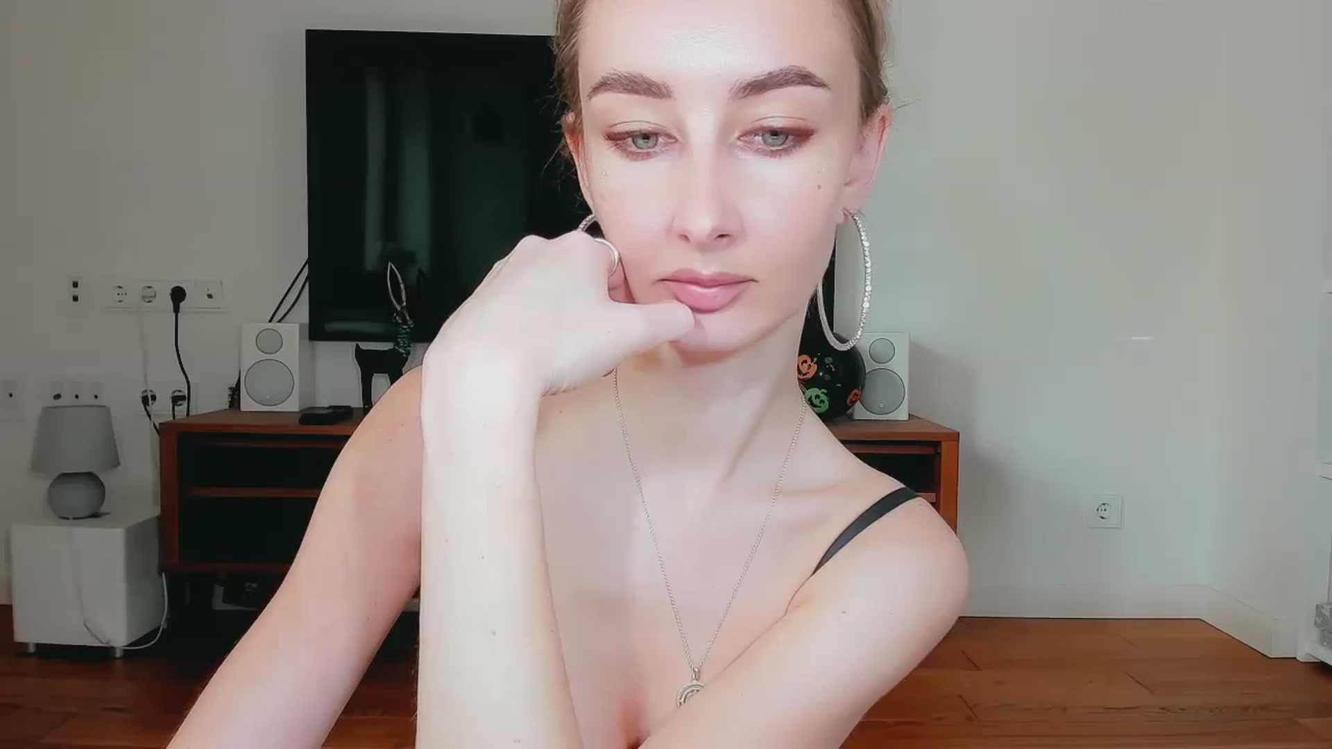 Gallery image thumbnail from User_number's myfreecams stream on, 10/16/2024, 11:13 image 6 of 20