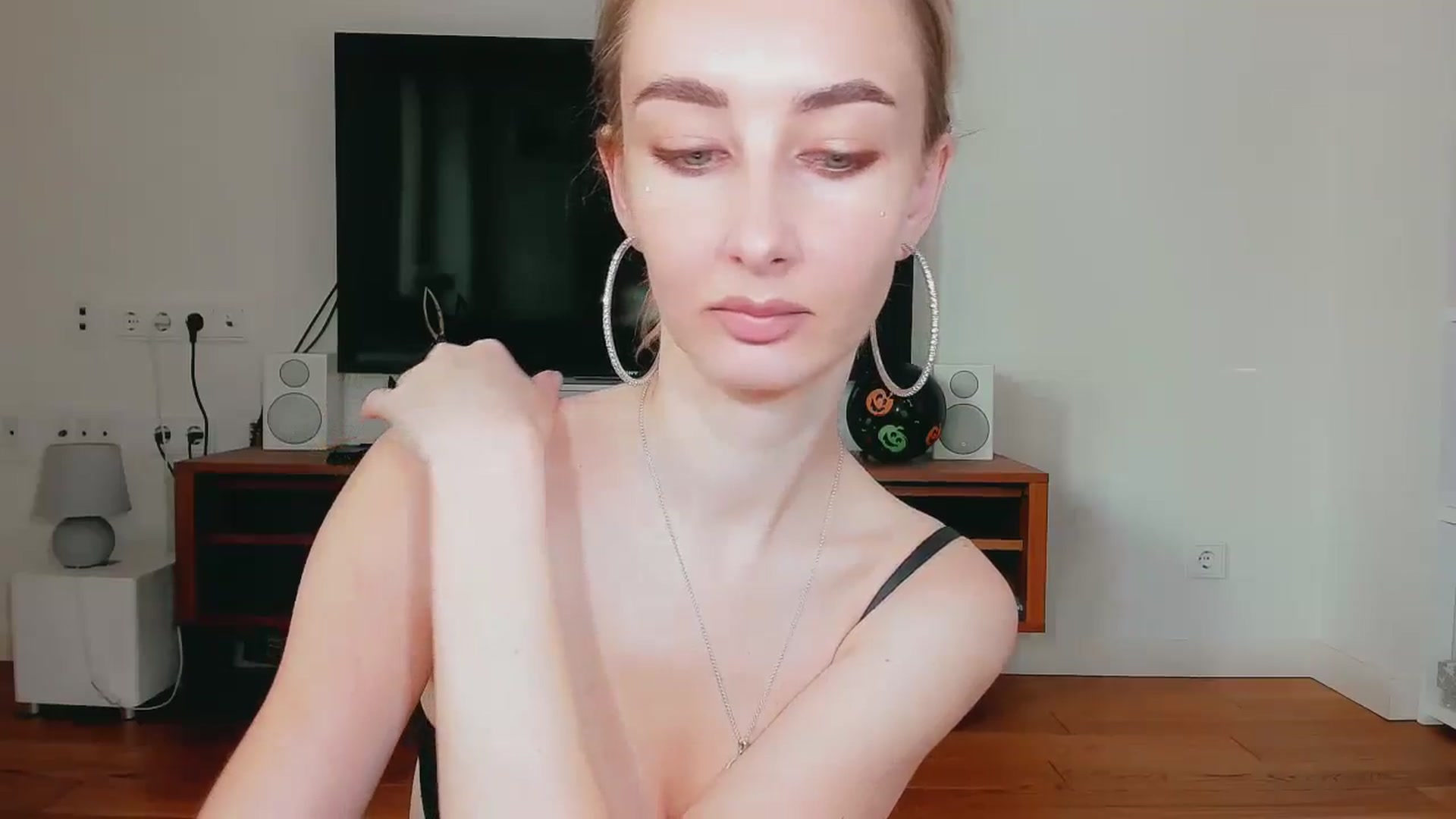 Gallery image thumbnail from User_number's myfreecams stream on, 10/16/2024, 11:13 image 7 of 20