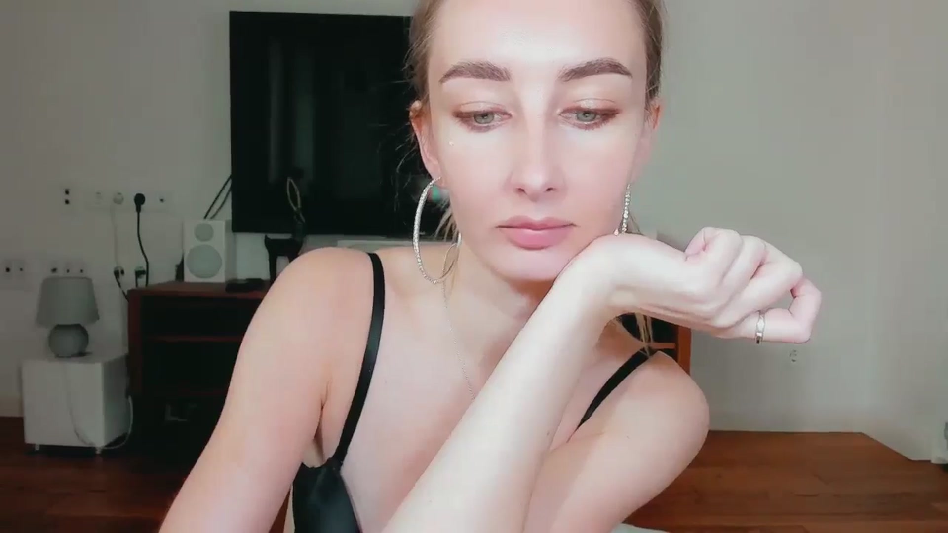 Gallery image thumbnail from User_number's myfreecams stream on, 10/16/2024, 11:27 image 12 of 20