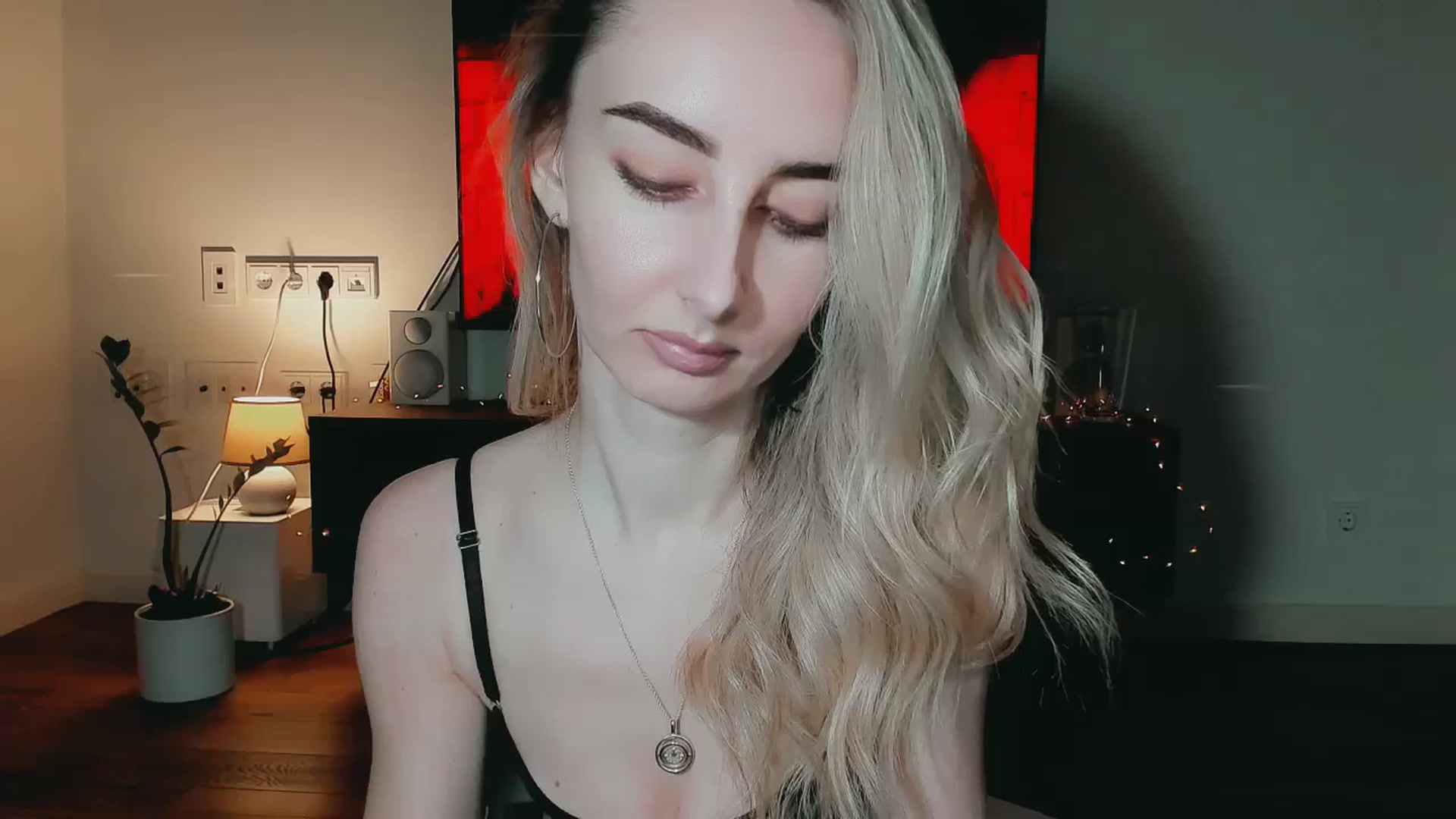 Gallery image thumbnail from User_number's myfreecams stream on, 11/26/2024, 19:07 image 12 of 20