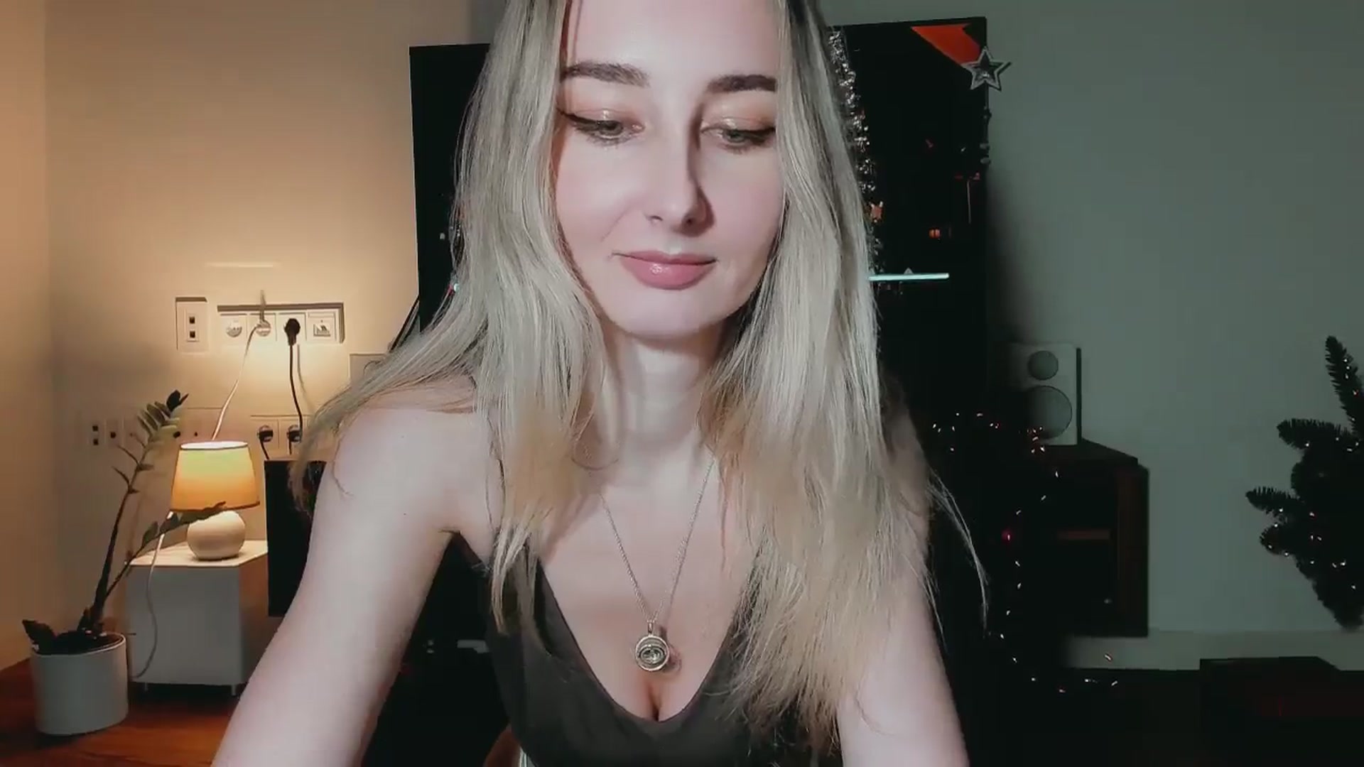 Gallery image thumbnail from User_number's myfreecams stream on, 12/23/2024, 18:45 image 9 of 20