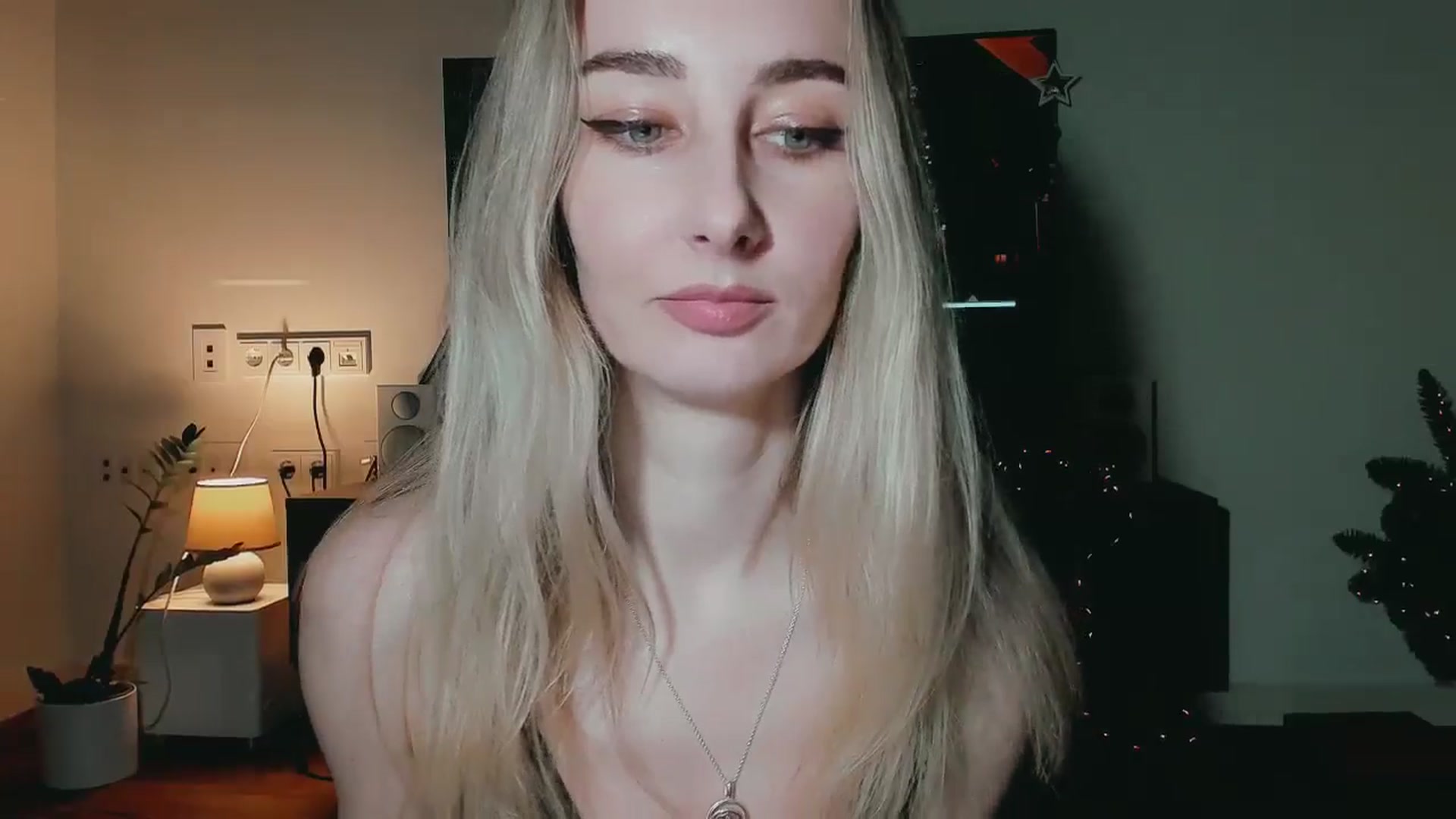 Gallery image thumbnail from User_number's myfreecams stream on, 12/23/2024, 18:45 image 12 of 20