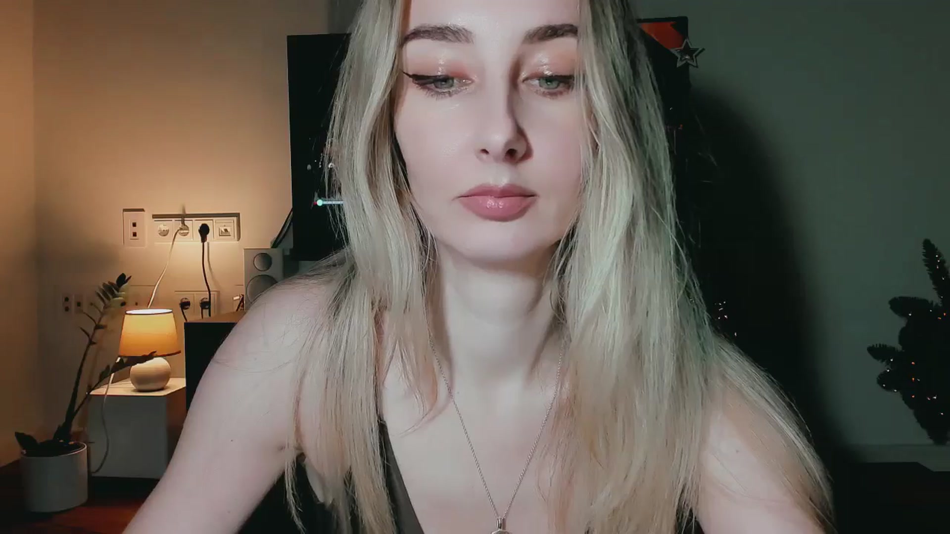 Gallery image thumbnail from User_number's myfreecams stream on, 12/23/2024, 18:45 image 3 of 20