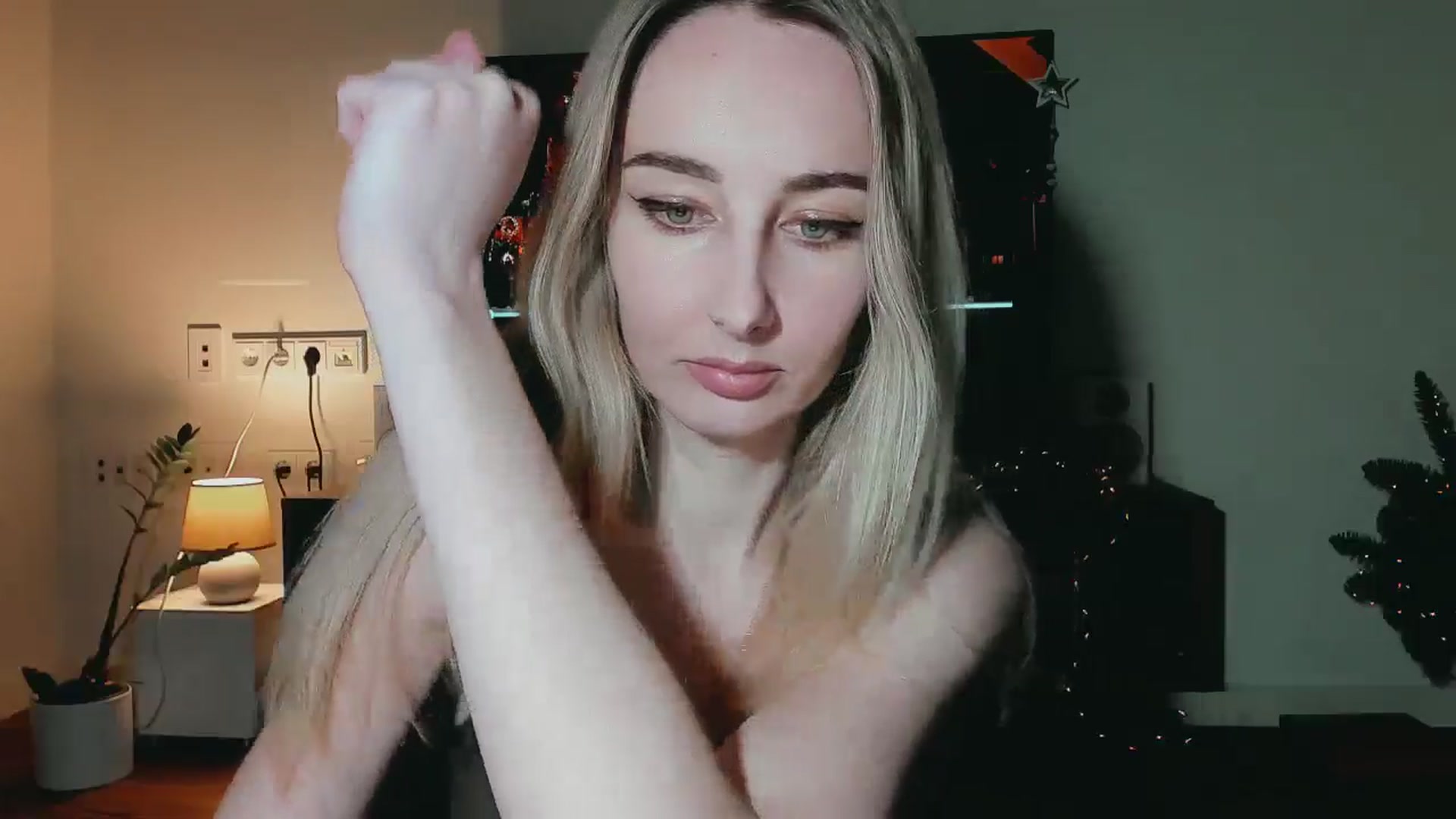 Gallery image thumbnail from User_number's myfreecams stream on, 12/23/2024, 18:45 image 8 of 20