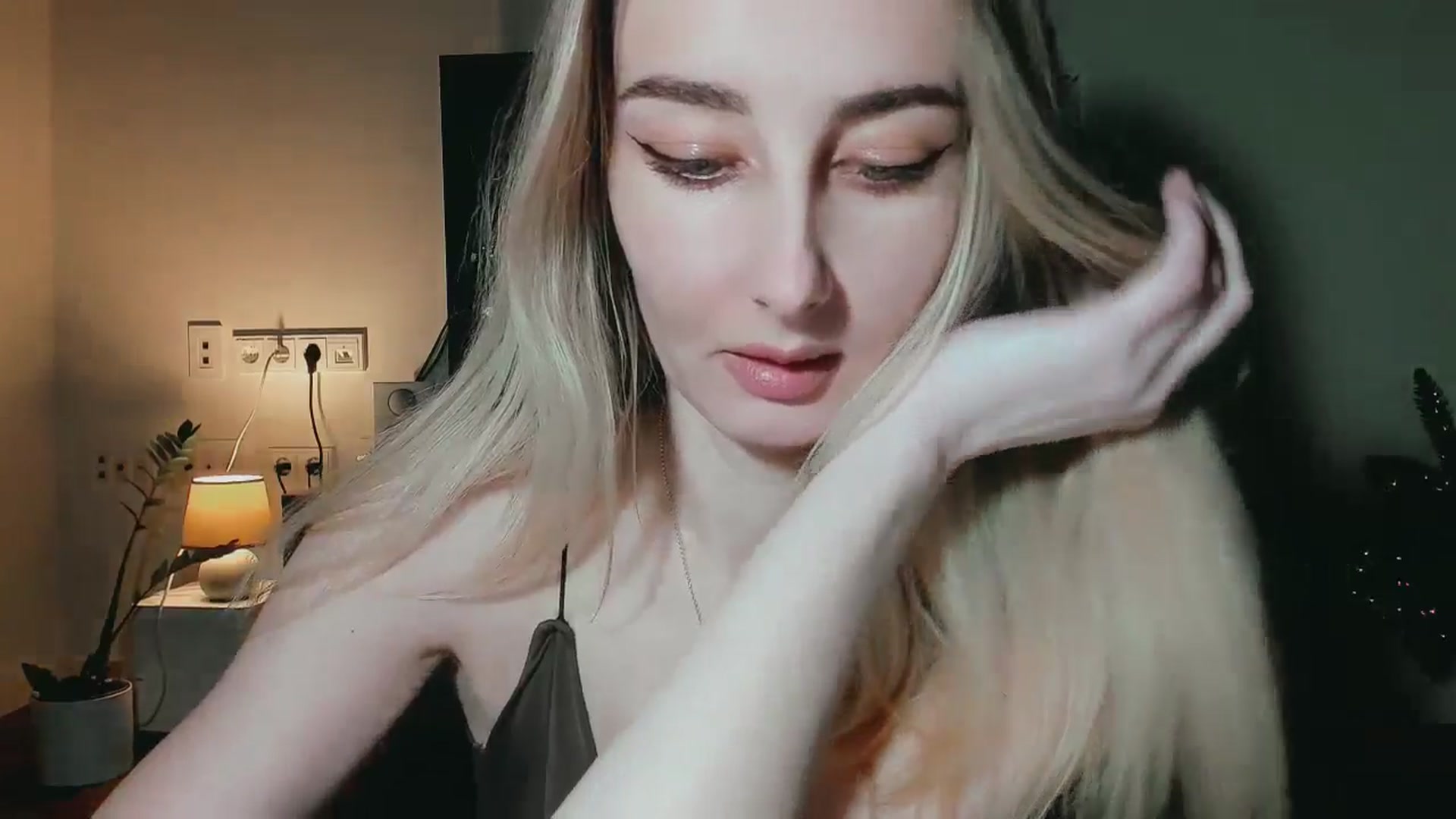 Gallery image thumbnail from User_number's myfreecams stream on, 12/23/2024, 18:45 image 6 of 20