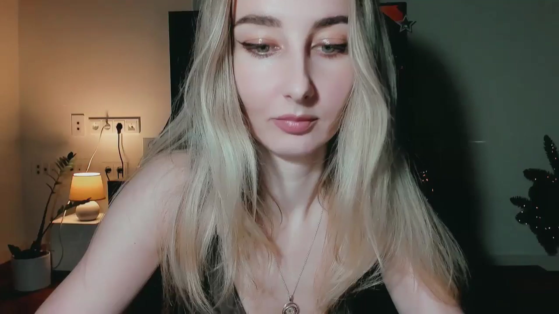 Gallery image thumbnail from User_number's myfreecams stream on, 12/23/2024, 18:45 image 1 of 20