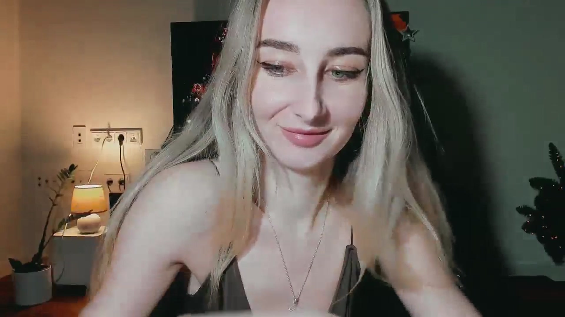 Gallery image thumbnail from User_number's myfreecams stream on, 12/23/2024, 18:45 image 4 of 20