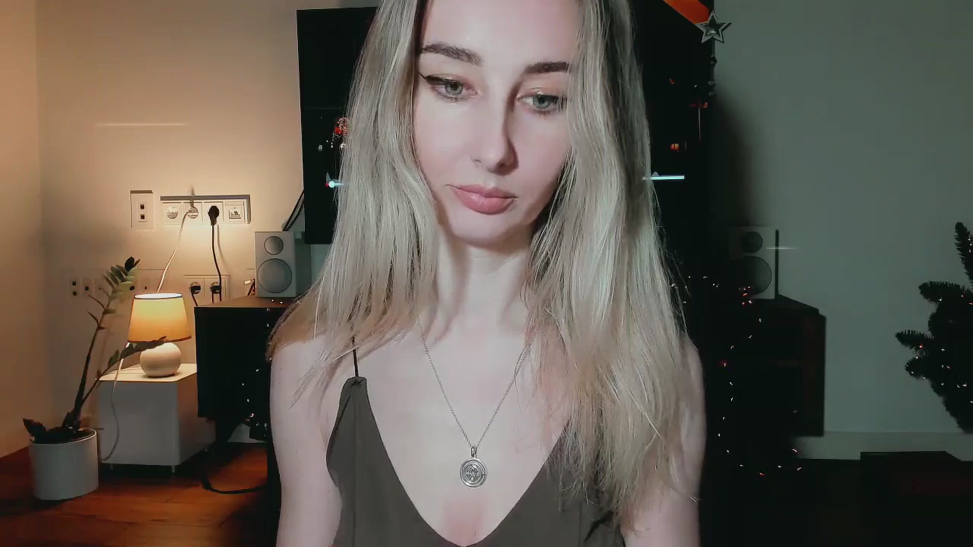 Gallery image thumbnail from User_number's myfreecams stream on, 12/23/2024, 18:45 image 14 of 20