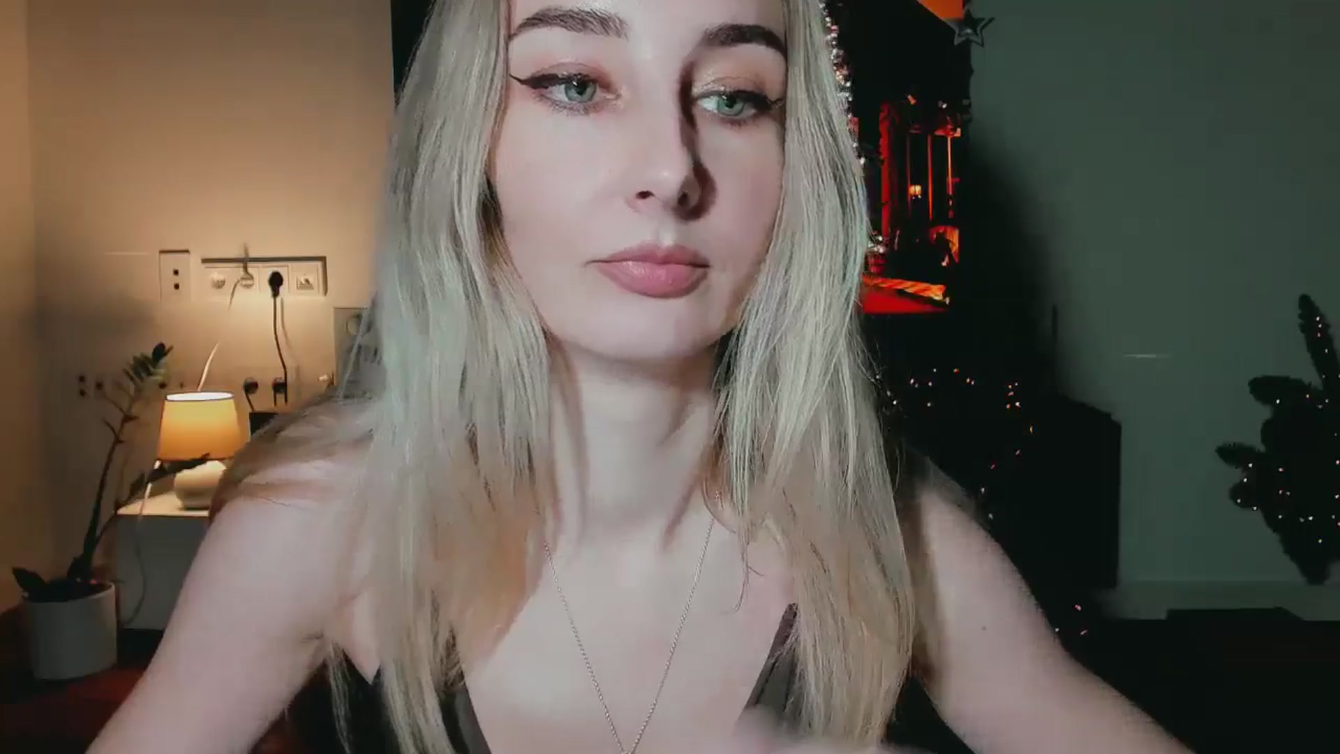 Gallery image thumbnail from User_number's myfreecams stream on, 12/23/2024, 18:45 image 18 of 20