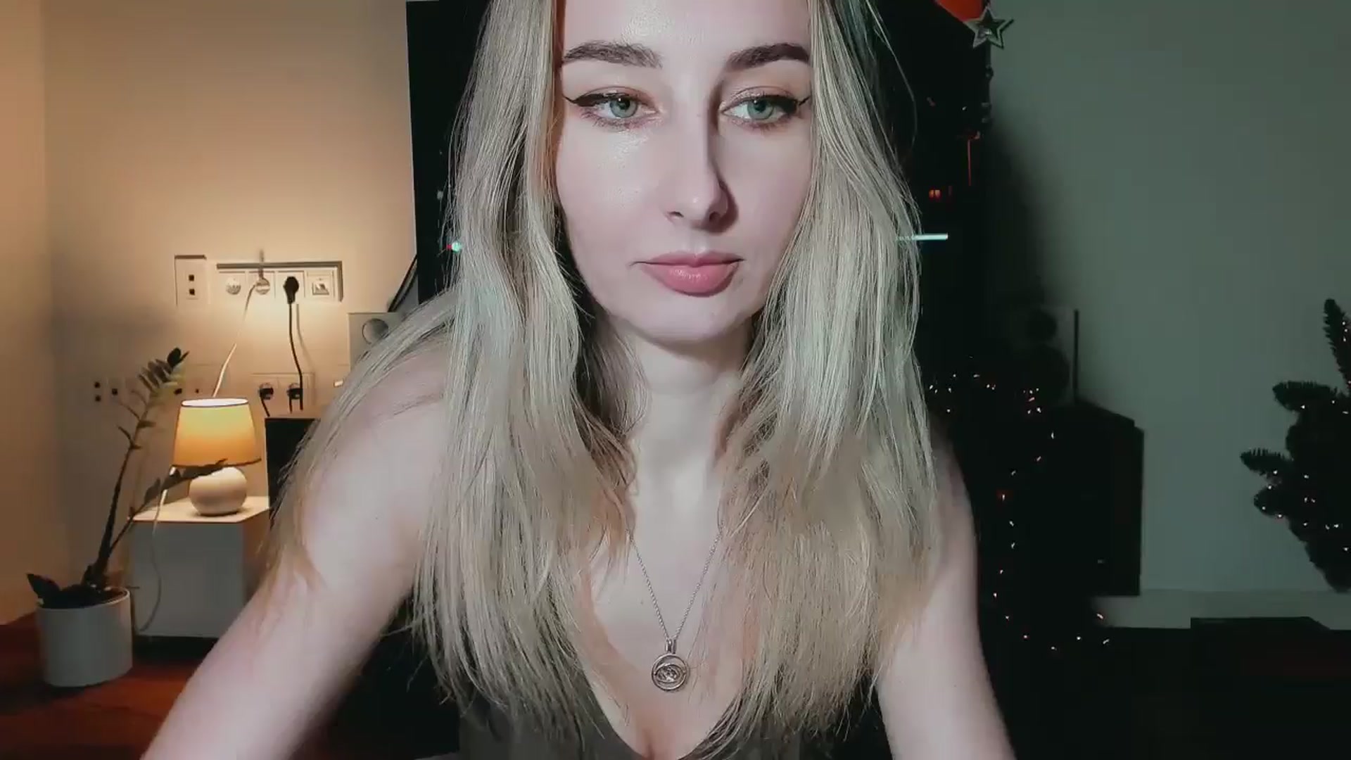 Gallery image thumbnail from User_number's myfreecams stream on, 12/23/2024, 18:45 image 10 of 20
